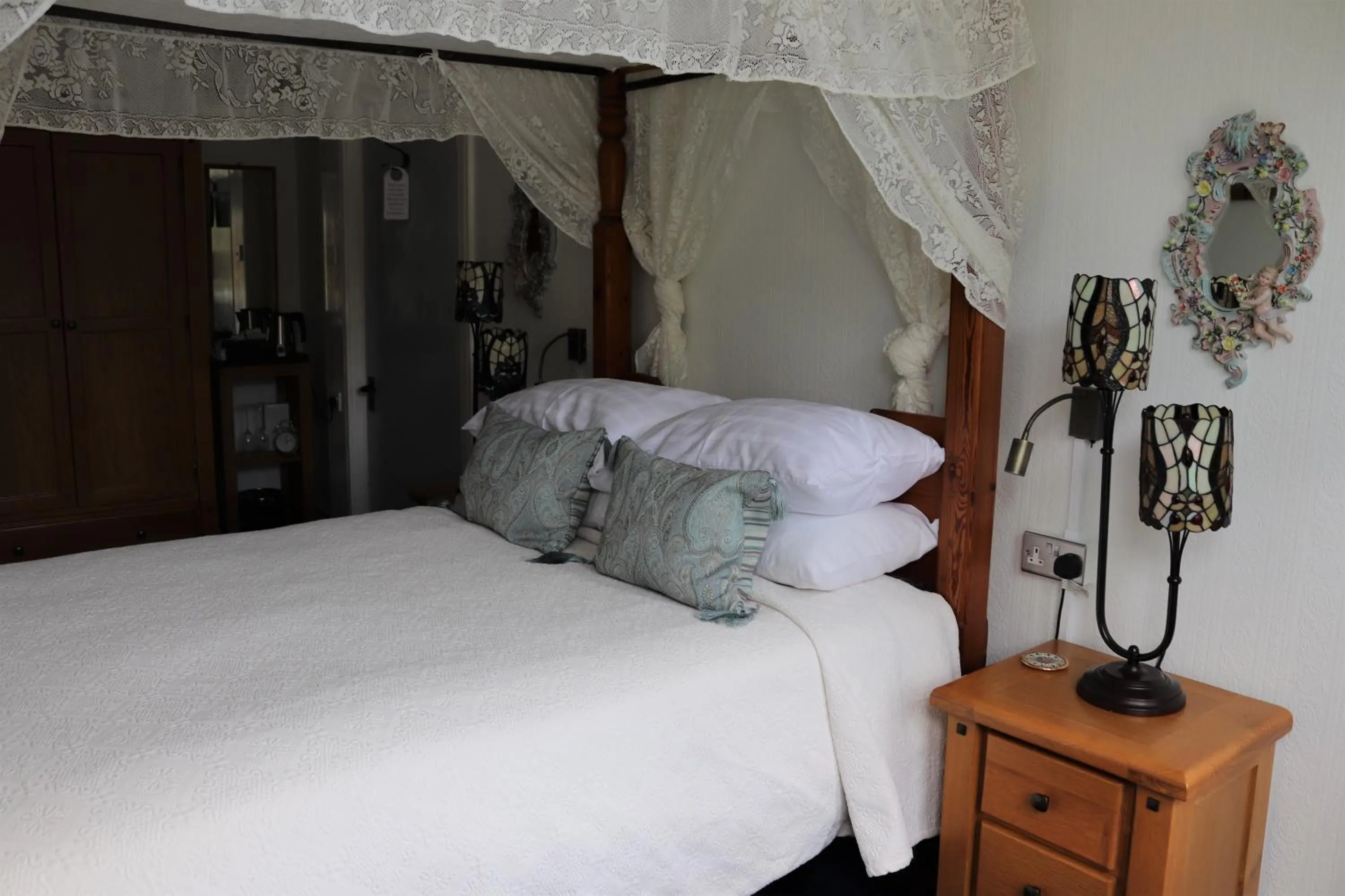 Bed in Greylands Guest House