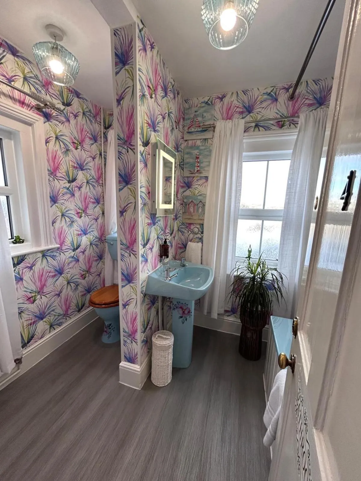 Bathroom in Greylands Guest House