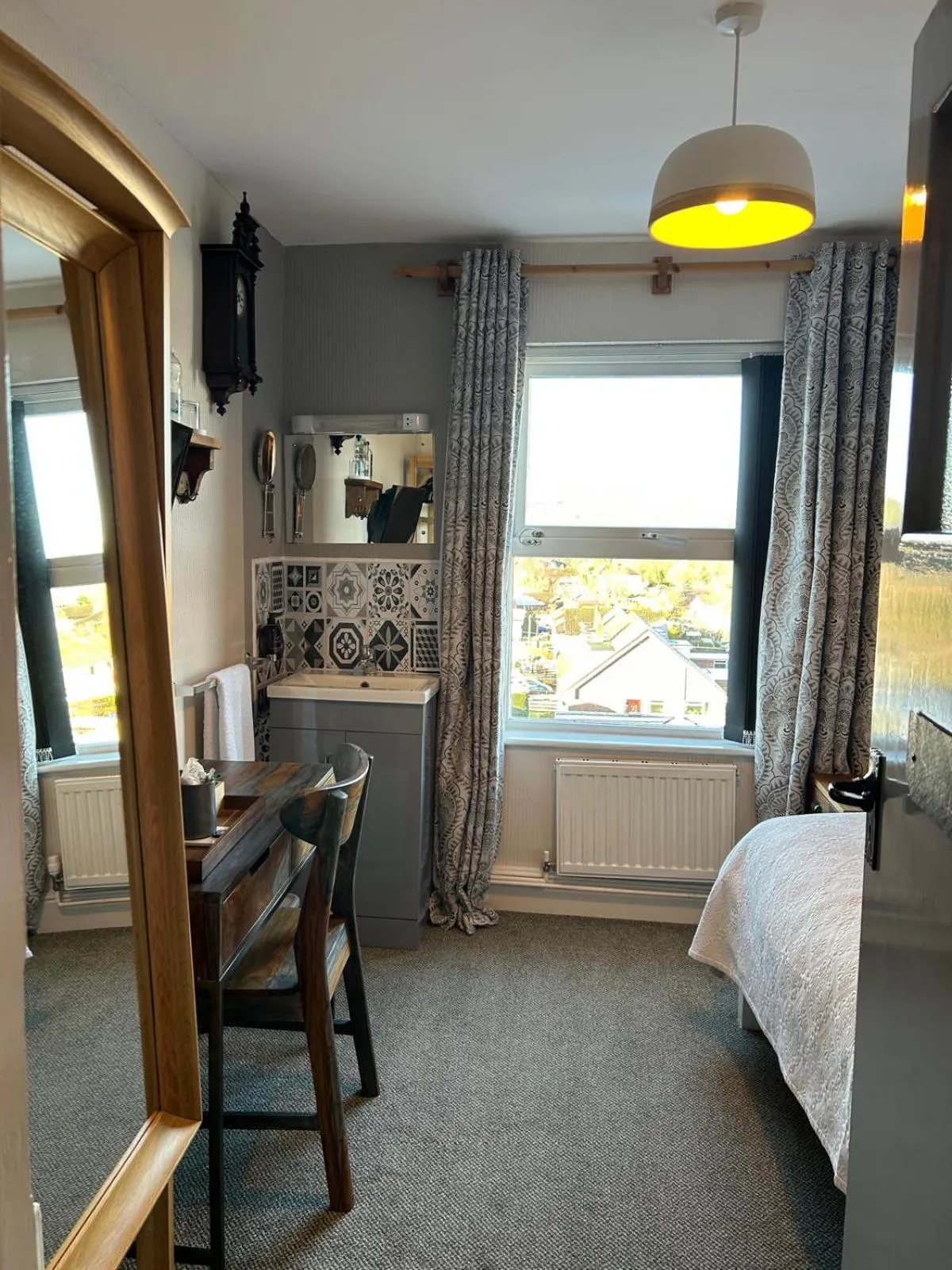 Photo of the whole room, Bed in Greylands Guest House