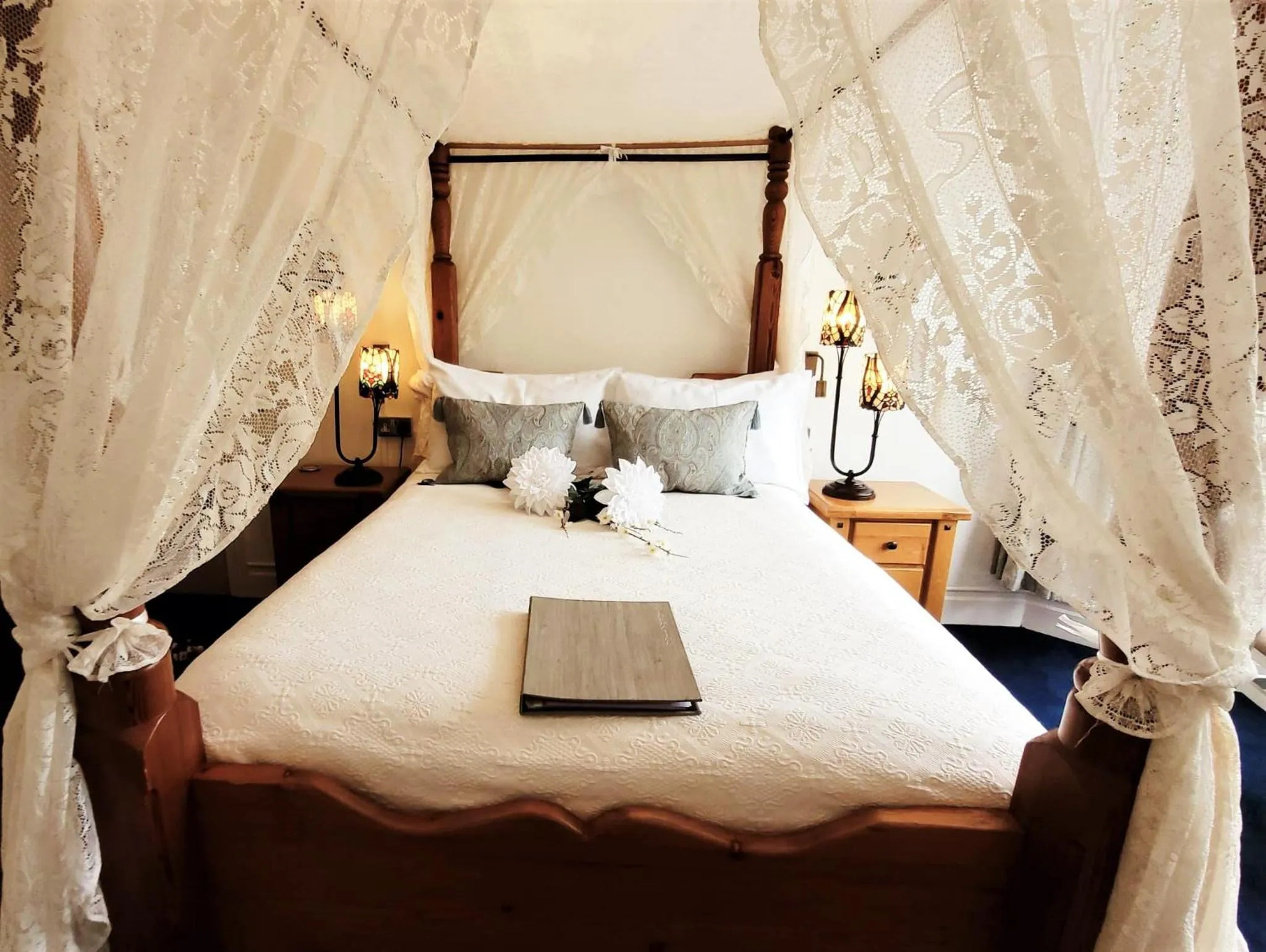 Bed in Greylands Guest House