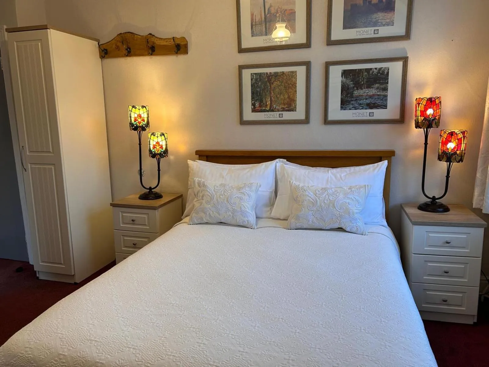 Bed in Greylands Guest House