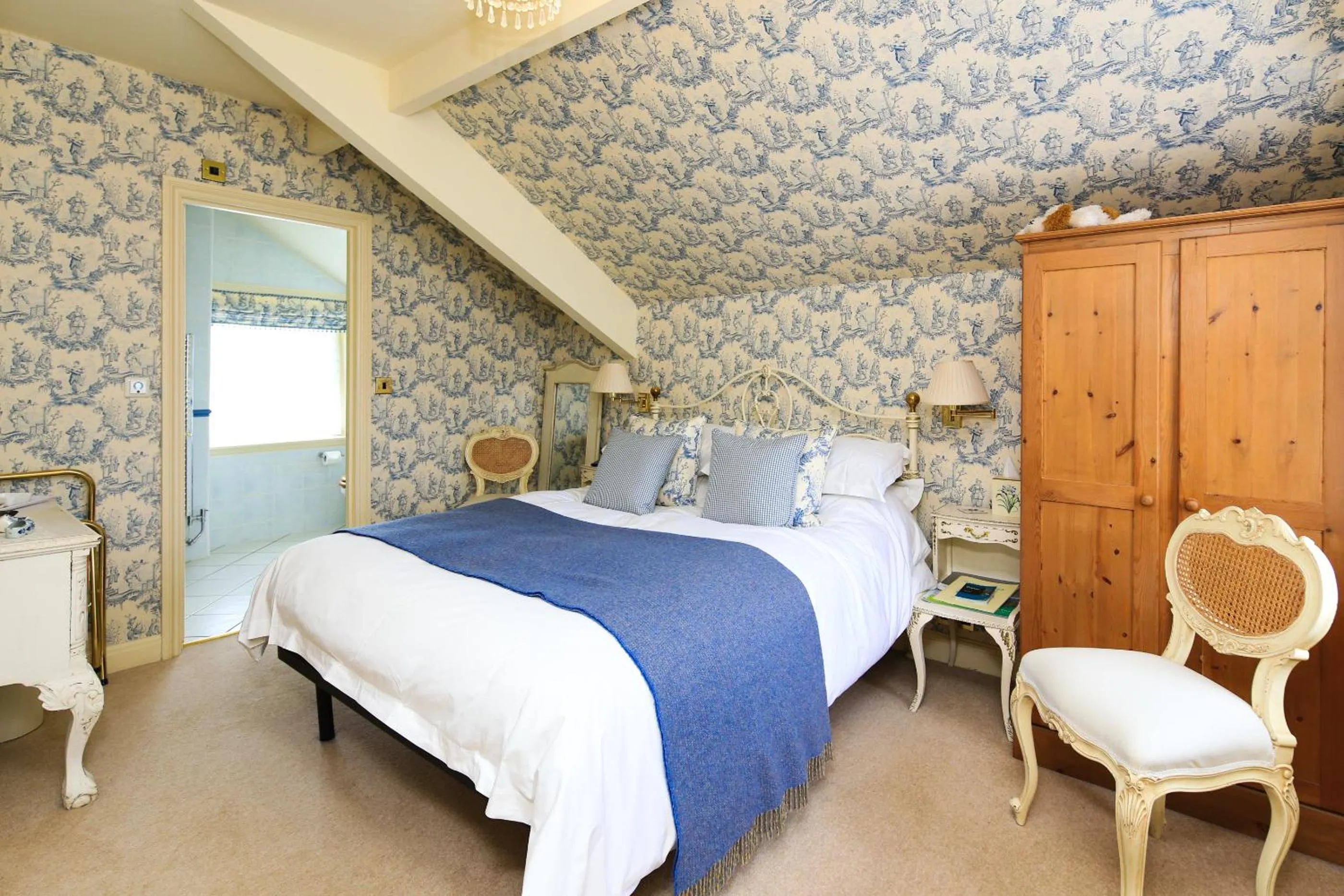 King Room - single occupancy in The Old Vicarage Dolfor