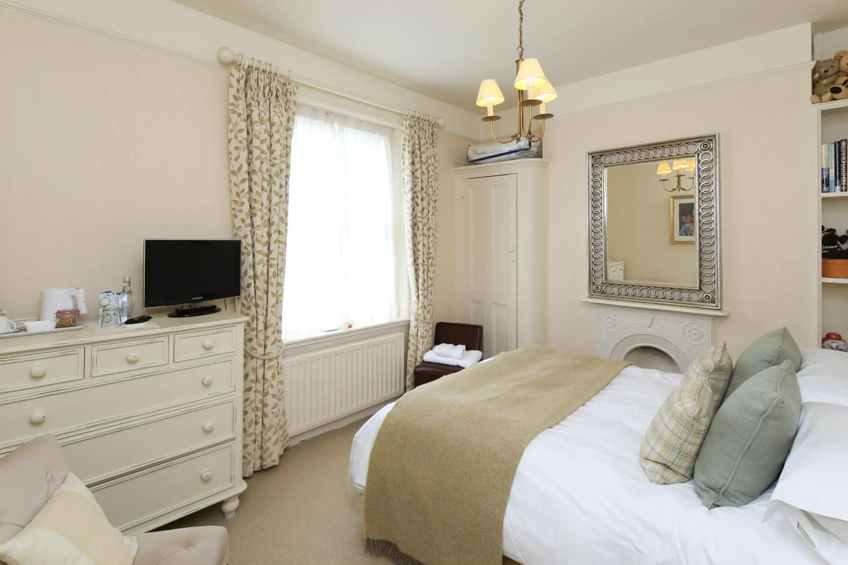 Two-Bedroom Suite in The Old Vicarage Dolfor Two-Bedroom Suite in The Old Vicarage Dolfor