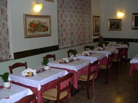 Restaurant/places to eat in Albergo Le Rose