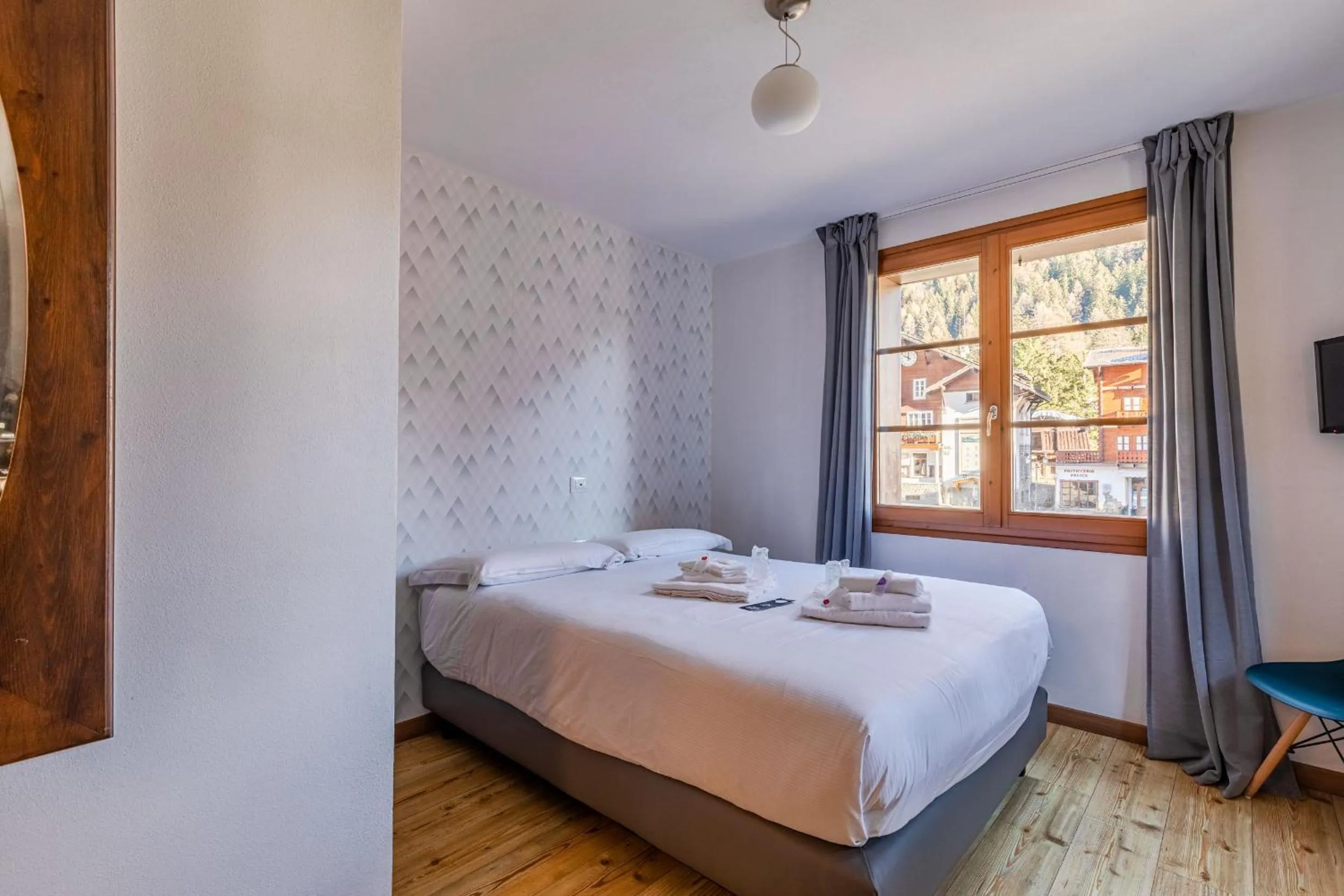 Photo of the whole room, Bed in Hotel Dufour