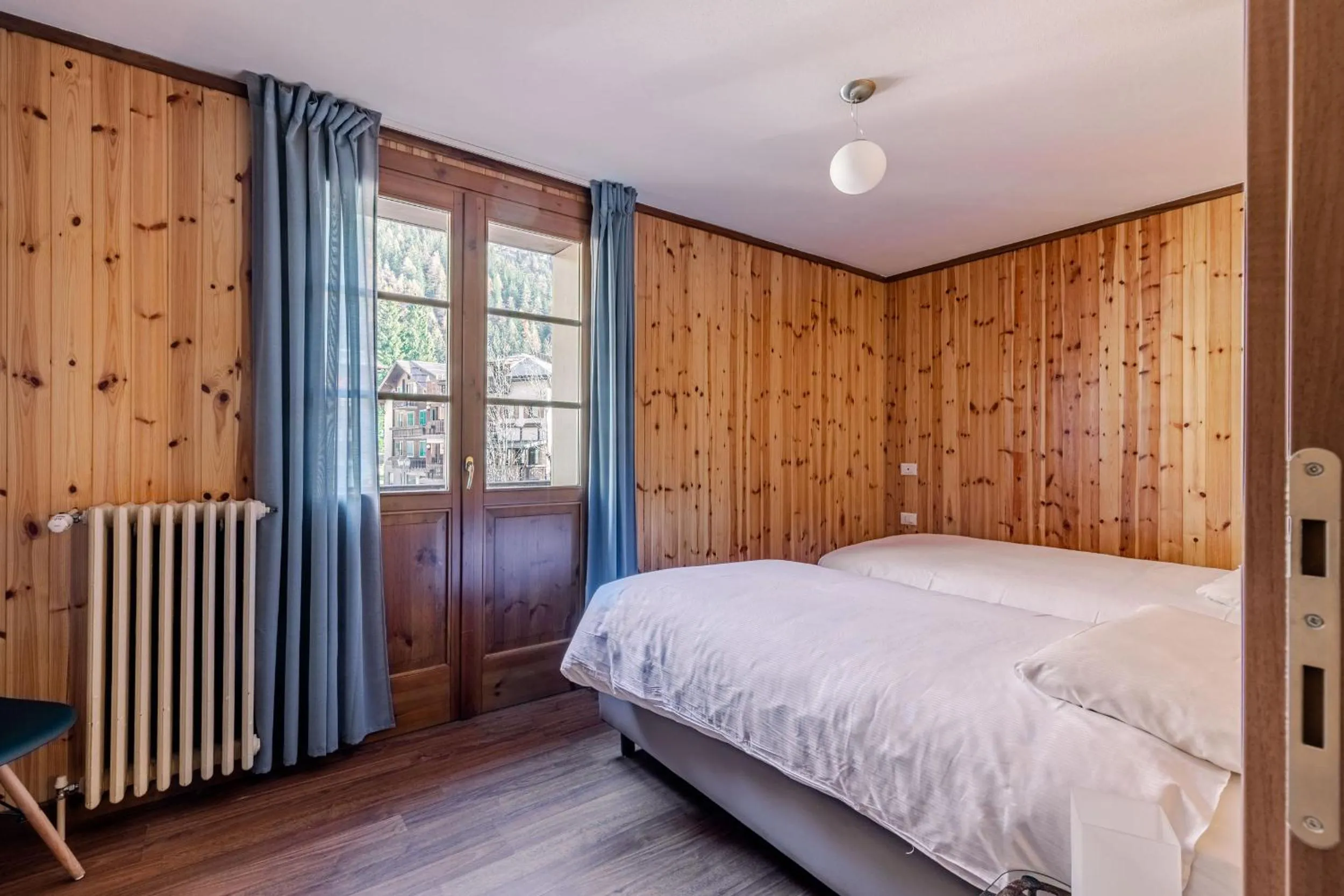 Photo of the whole room, Bed in Hotel Dufour