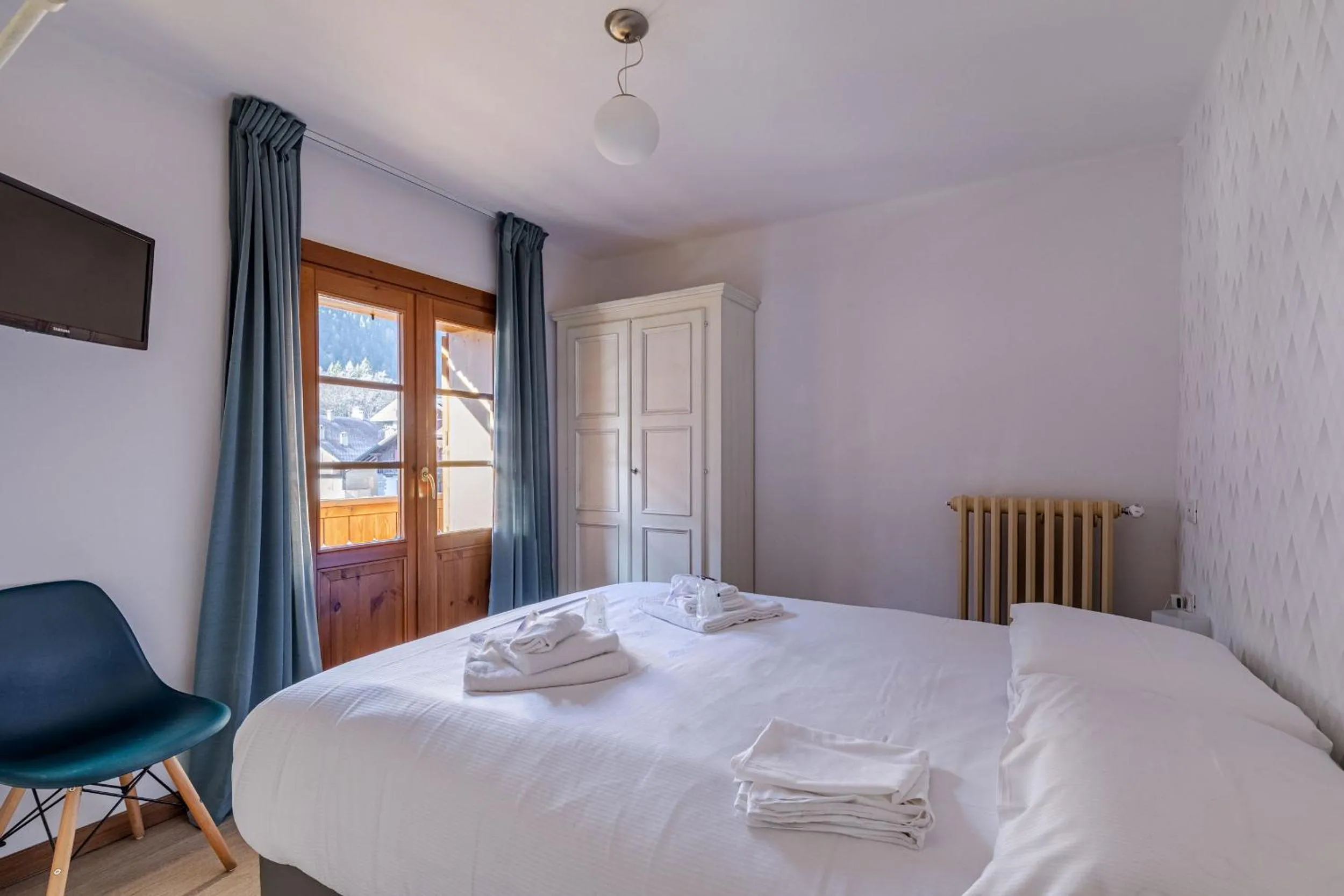 Photo of the whole room, Bed in Hotel Dufour