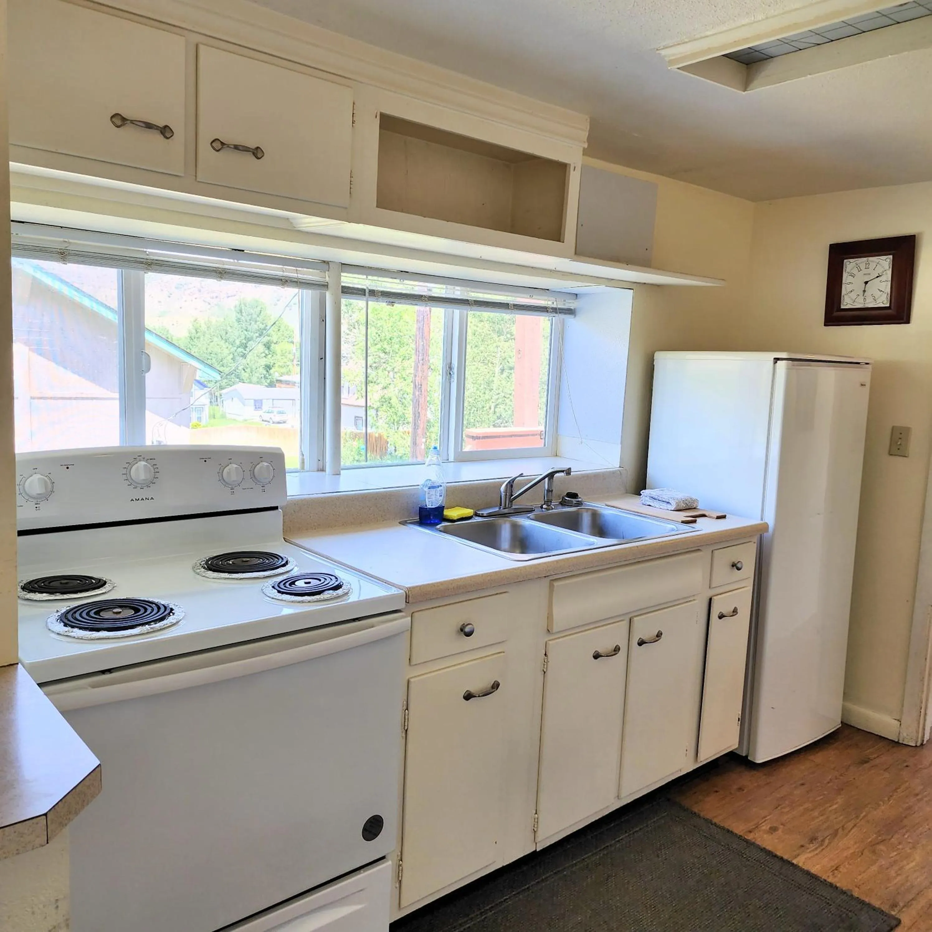 kitchen in Canyon Motel near Rocky Mountain National Park
