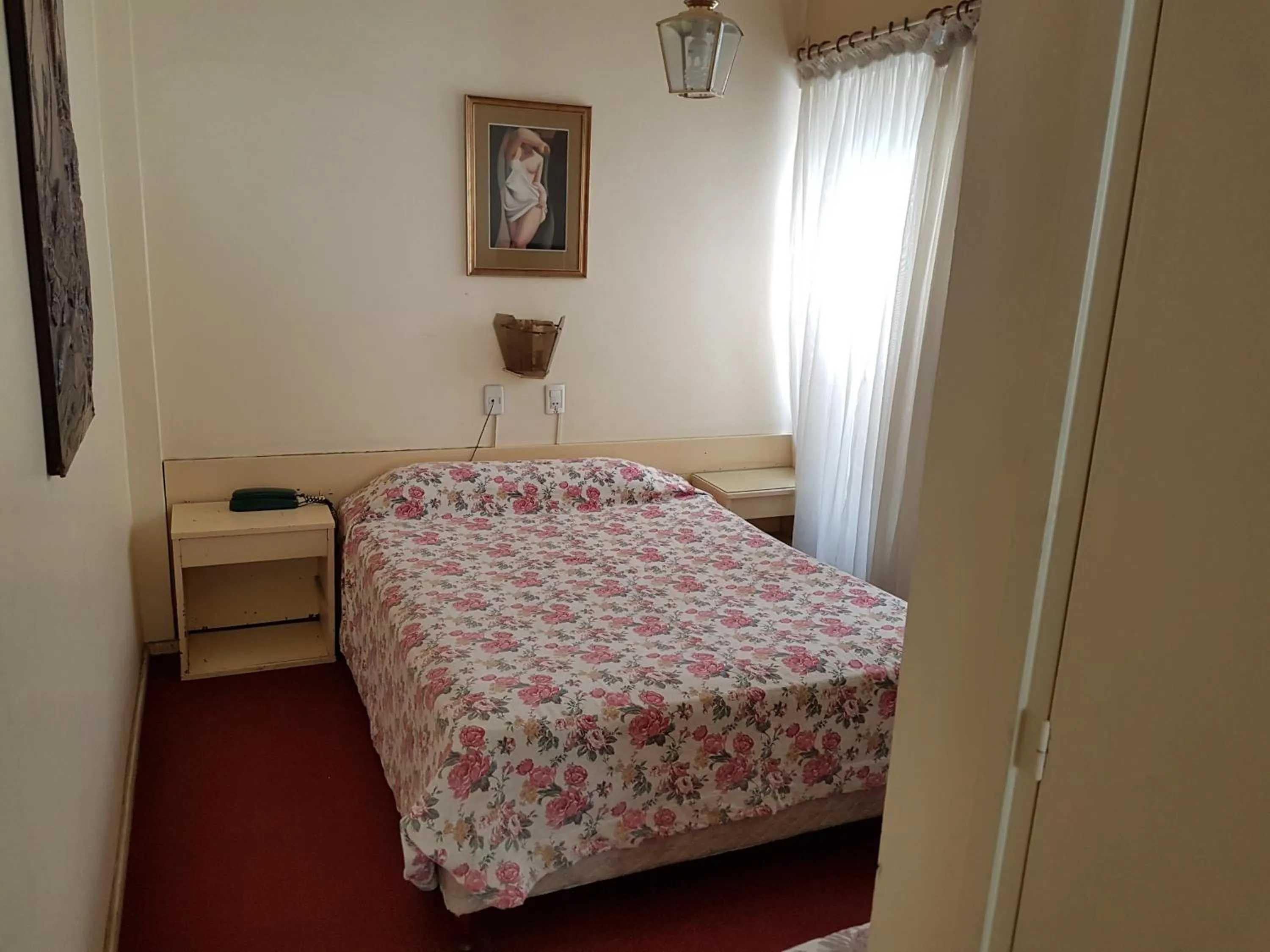 Shower, Bed in Nuevo Castillo Hotel