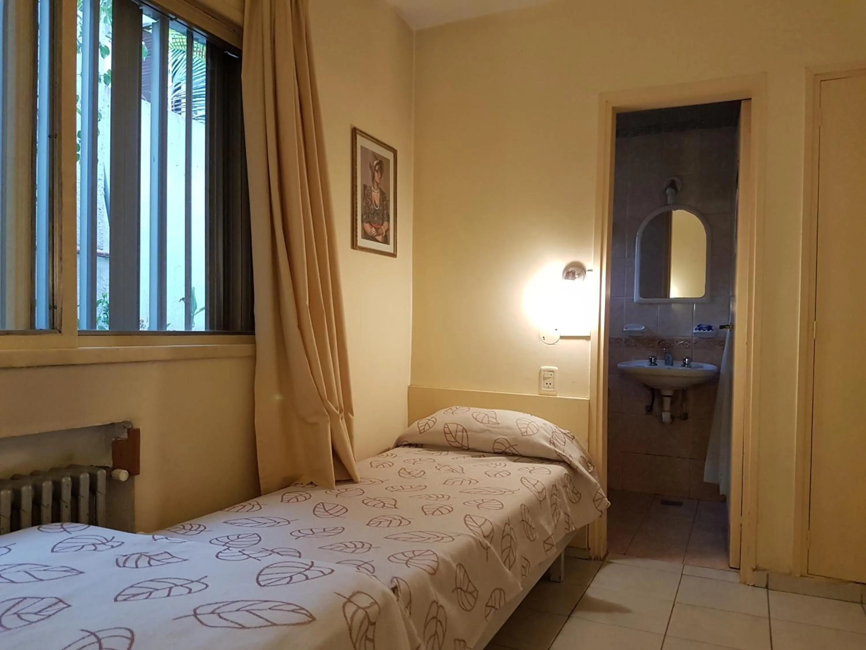 Garden view, Bed in Nuevo Castillo Hotel