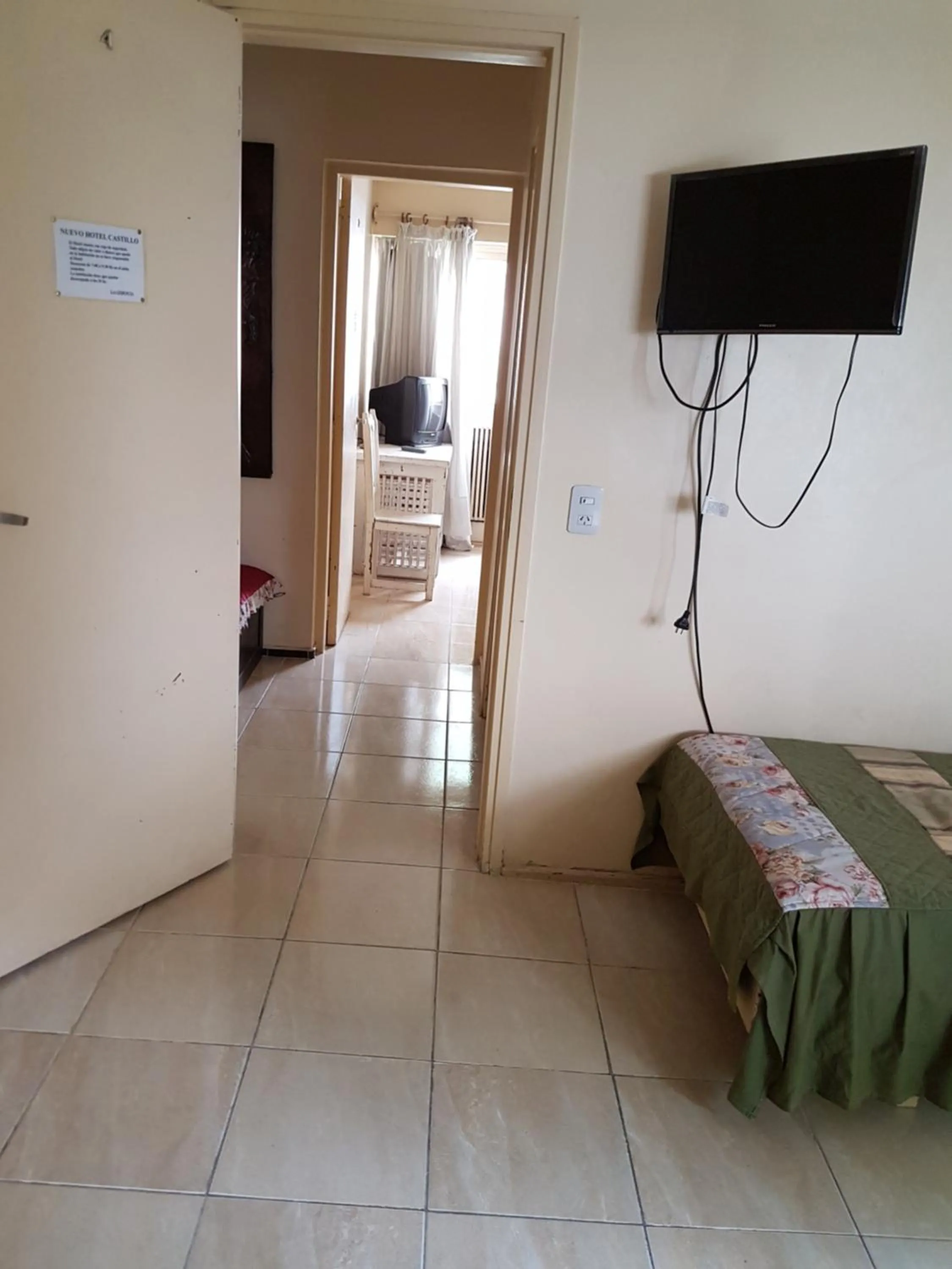 Shower, Bed in Nuevo Castillo Hotel