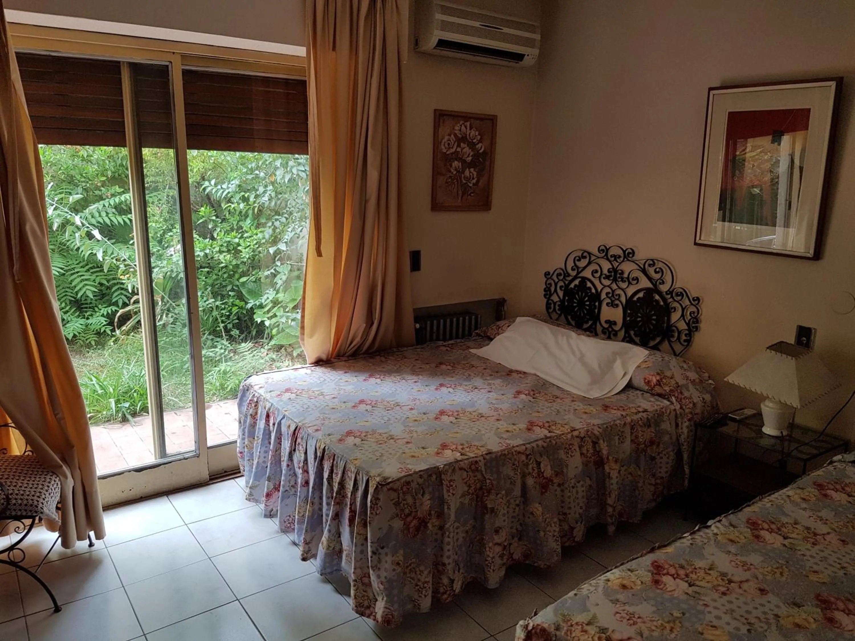 Patio, Bed in Nuevo Castillo Hotel