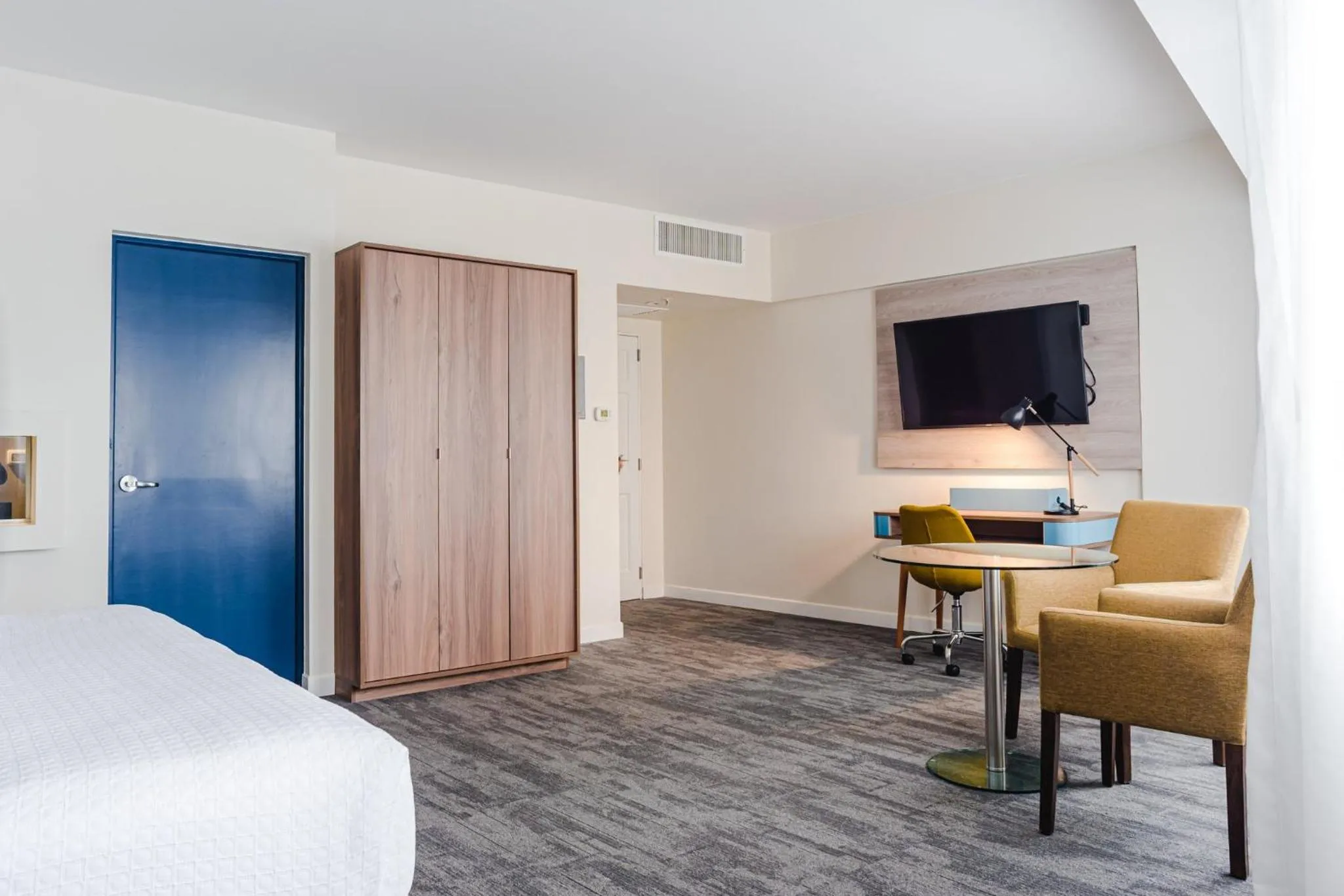 Photo of the whole room, Bed in Crowne Plaza Lima by IHG