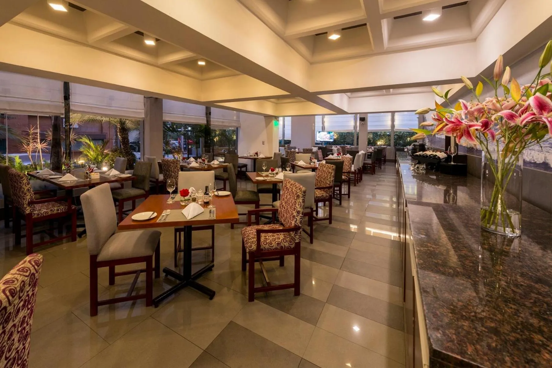 Restaurant/places to eat in Crowne Plaza Lima by IHG