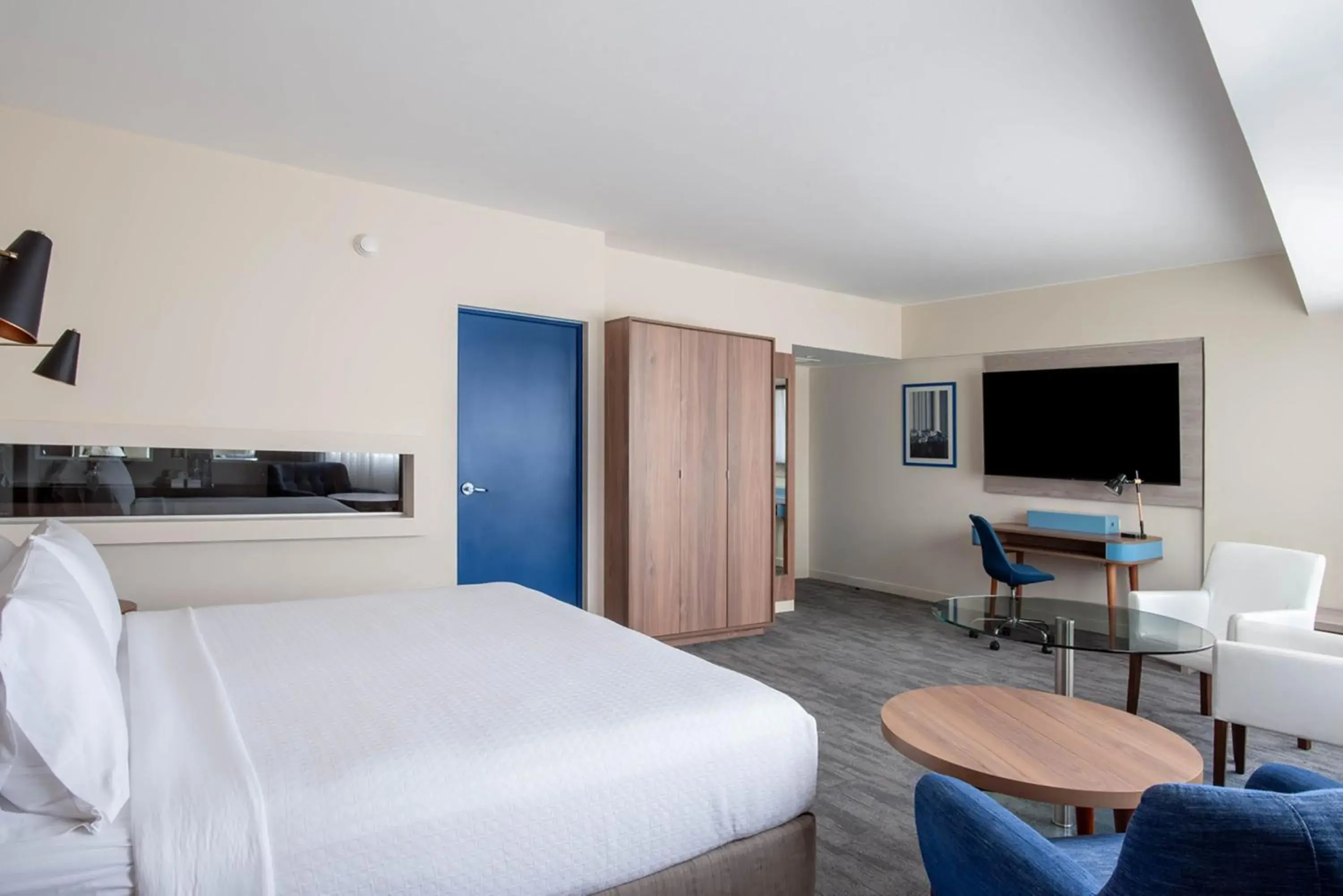 Photo of the whole room, Bed in Crowne Plaza Lima by IHG Photo of the whole room, Bed in Crowne Plaza Lima by IHG