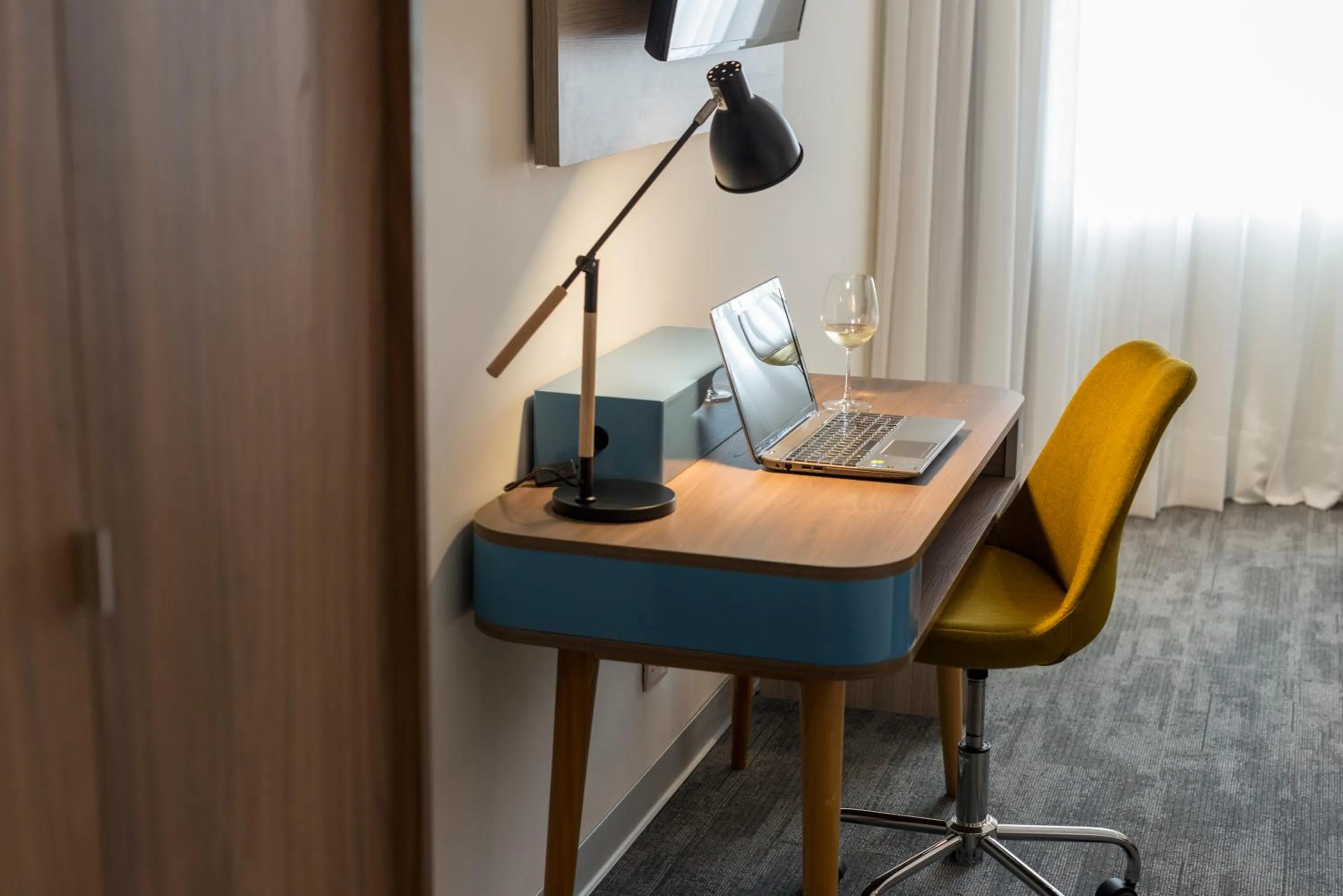 TV and multimedia in Crowne Plaza Lima by IHG