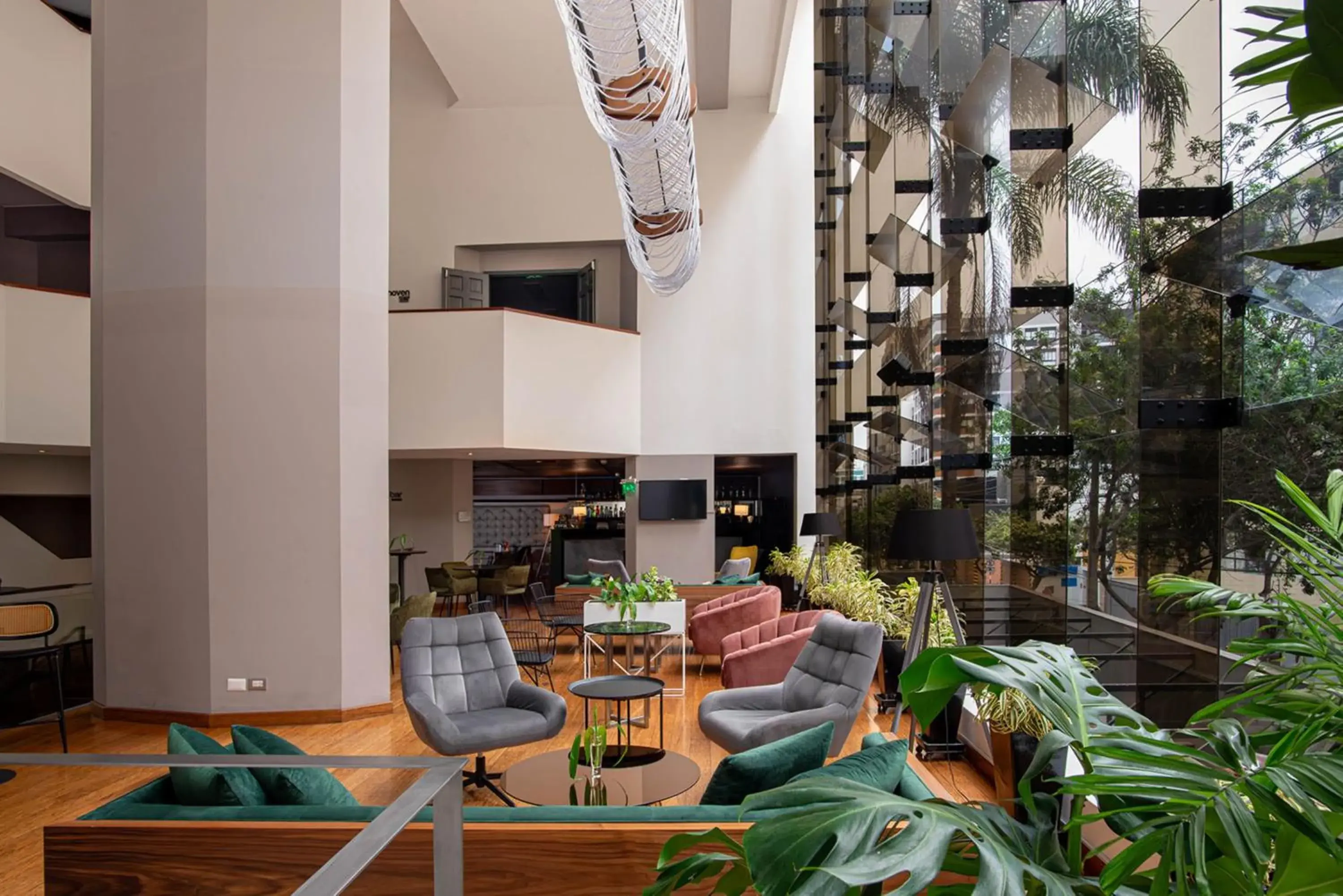 Lounge or bar in Crowne Plaza Lima by IHG Lounge or bar in Crowne Plaza Lima by IHG