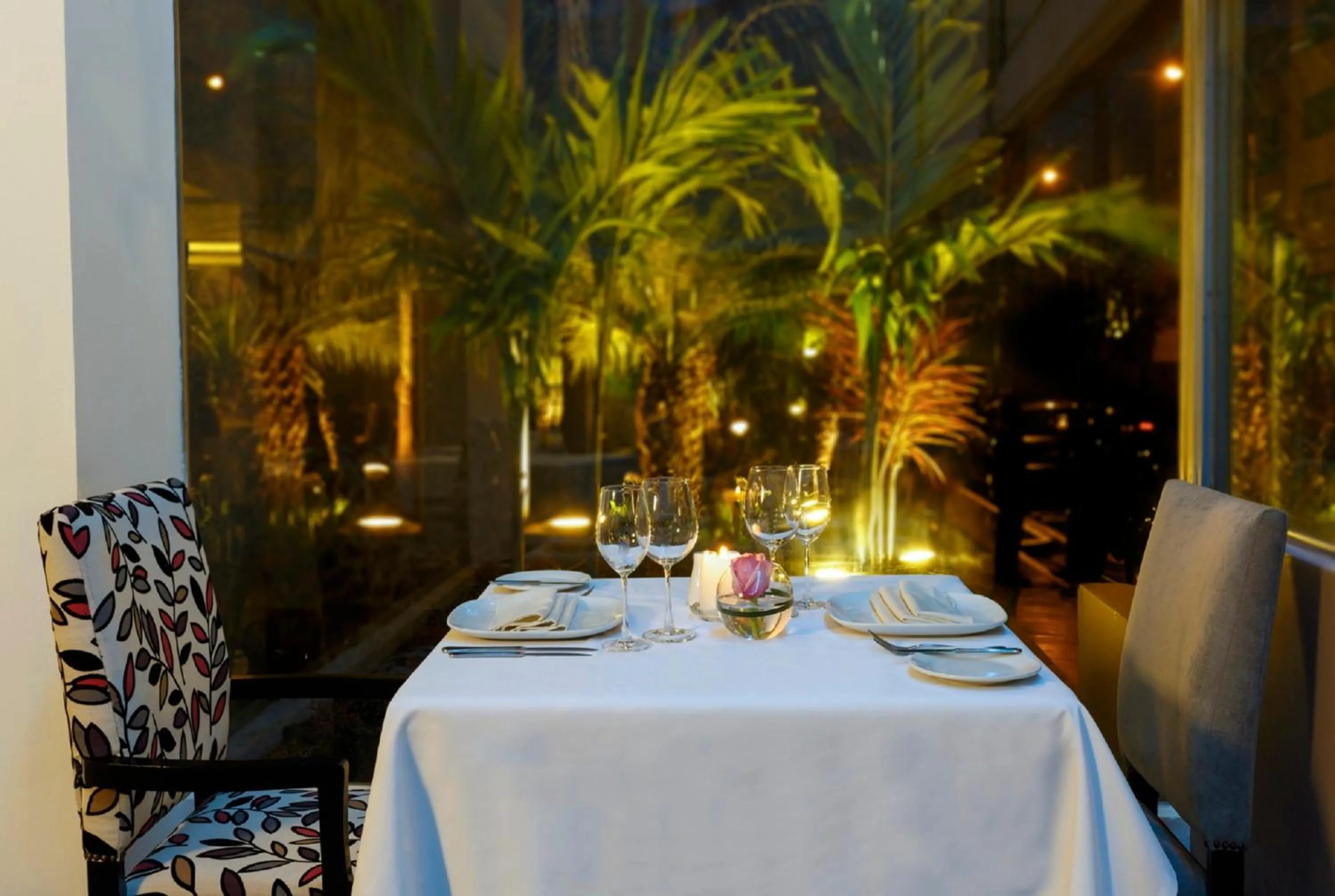 Restaurant/places to eat in Crowne Plaza Lima by IHG