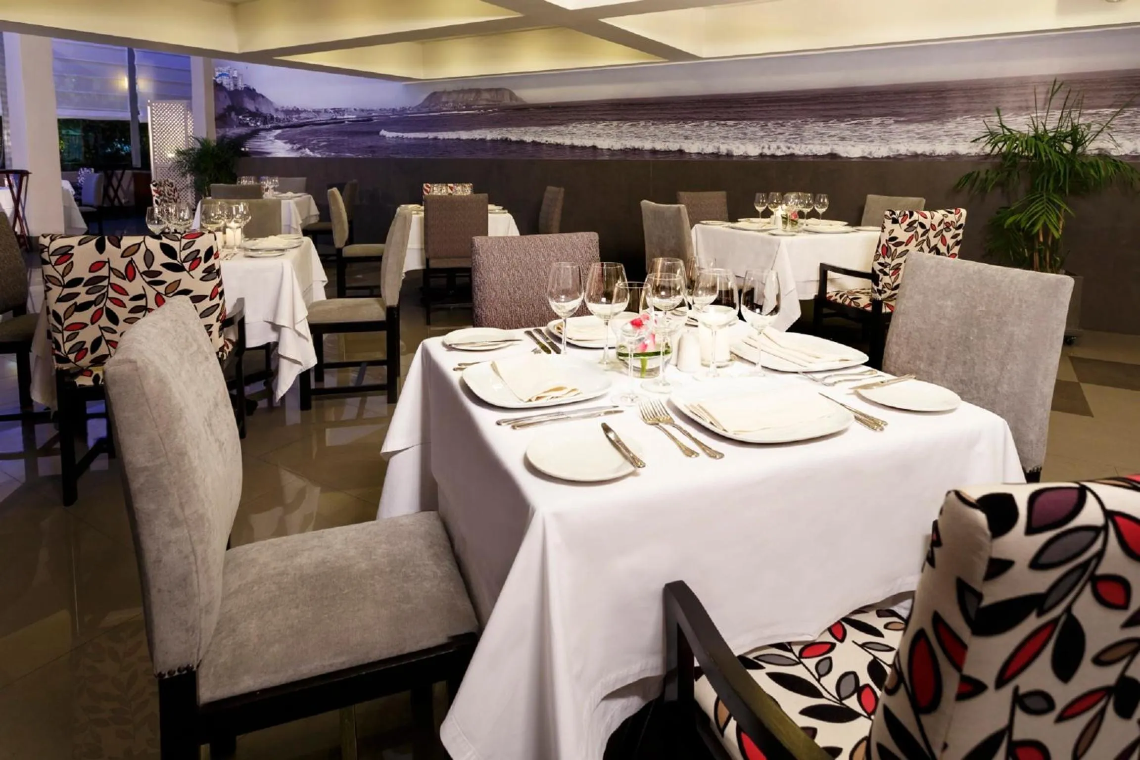 Restaurant/places to eat in Crowne Plaza Lima by IHG