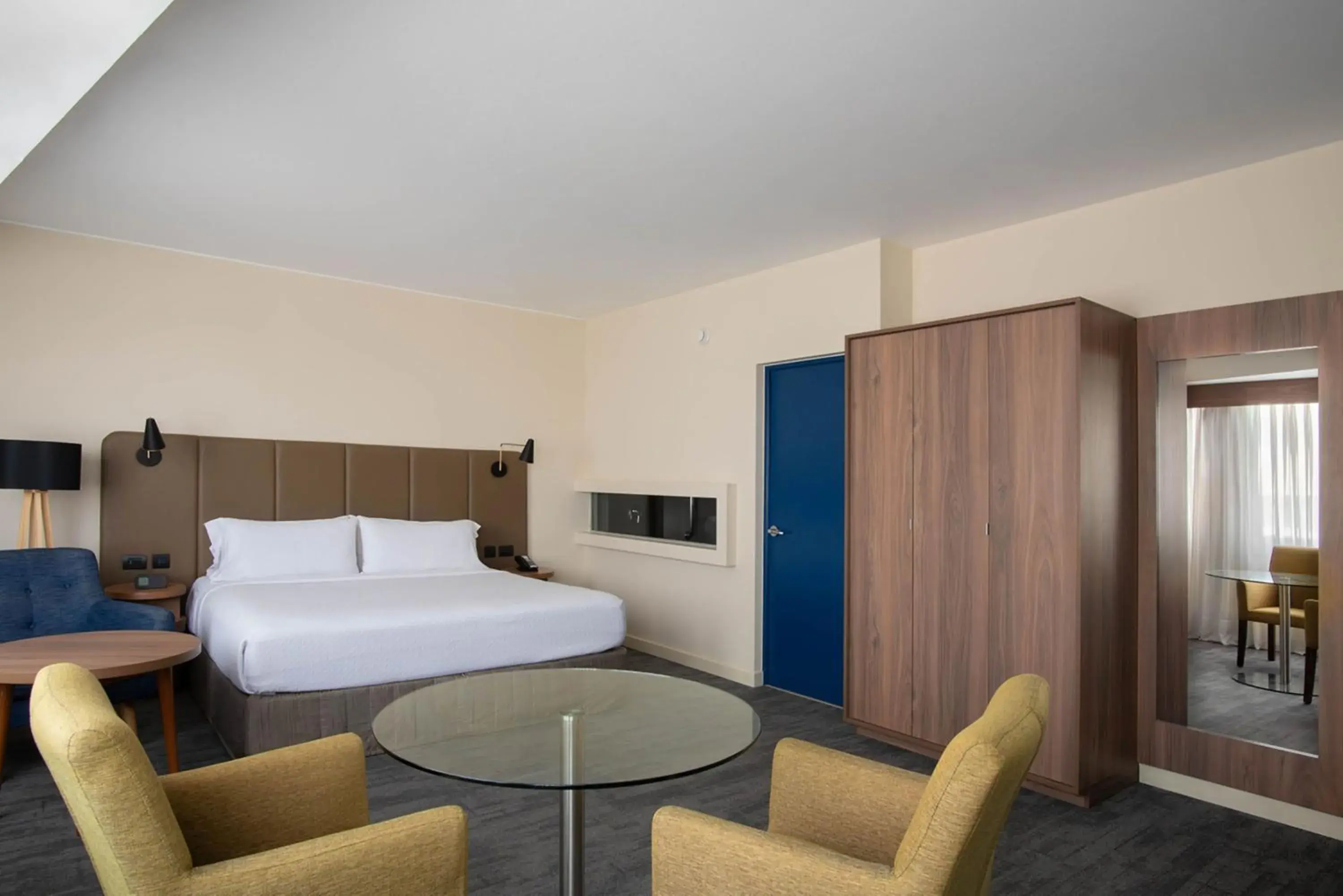 Photo of the whole room, Bed in Crowne Plaza Lima by IHG Photo of the whole room, Bed in Crowne Plaza Lima by IHG