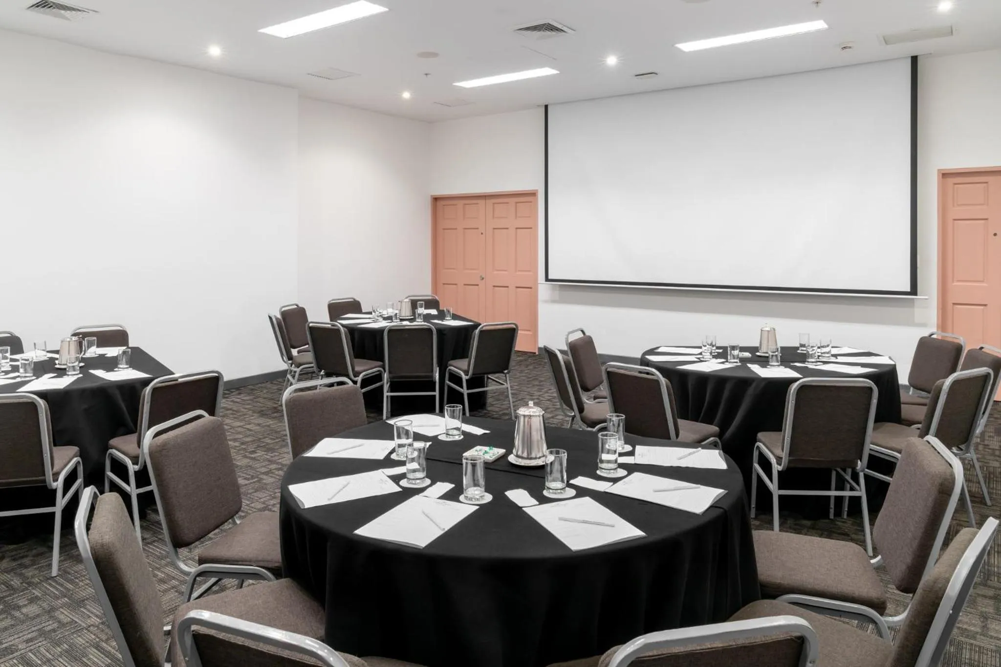 Meeting/conference room in Crowne Plaza Lima by IHG