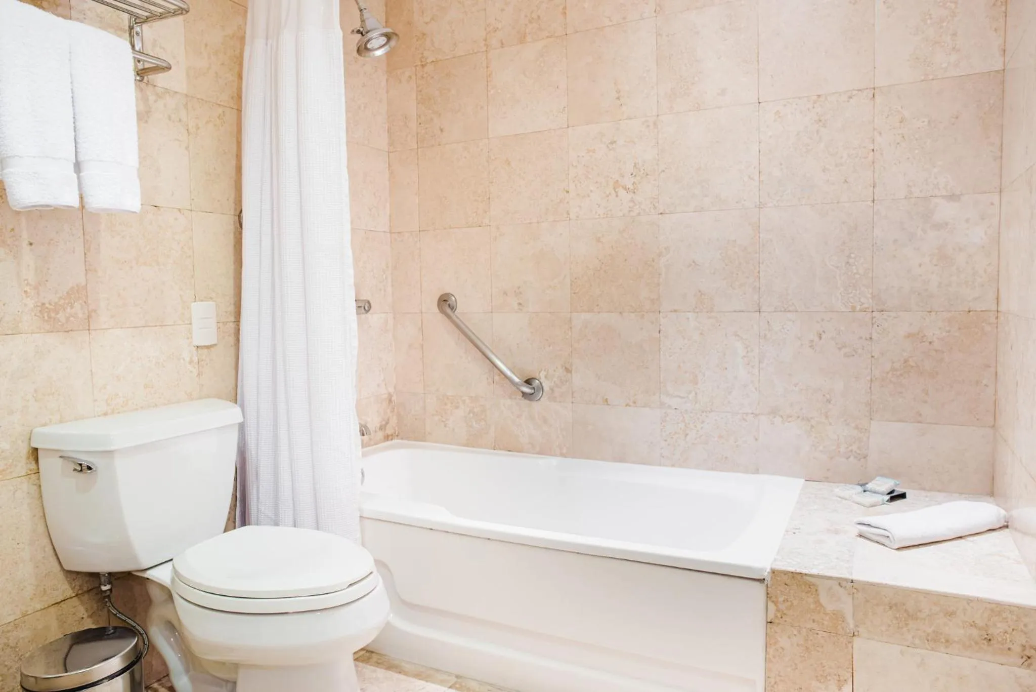 Photo of the whole room in Crowne Plaza Lima by IHG