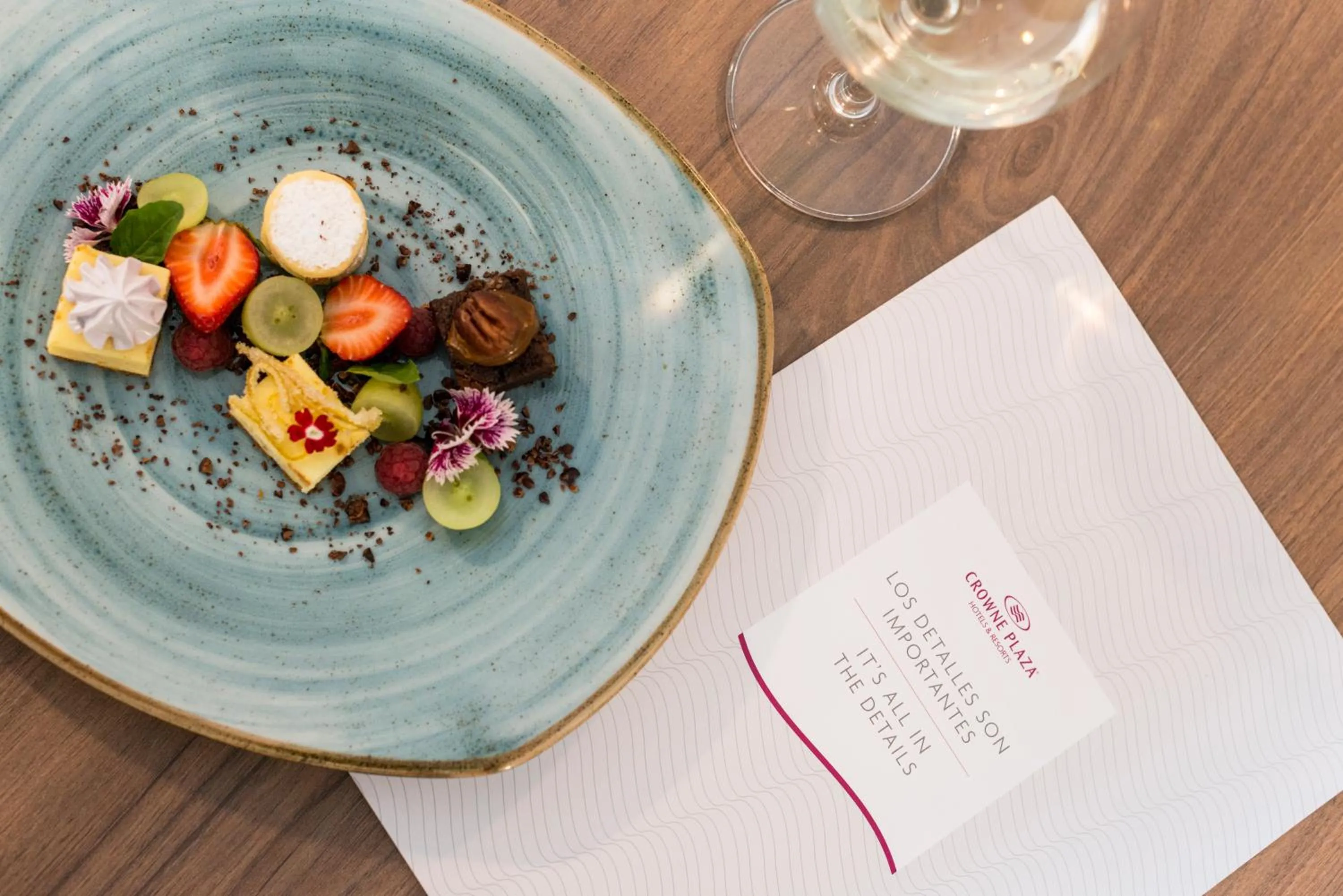 Restaurant/places to eat in Crowne Plaza Lima by IHG