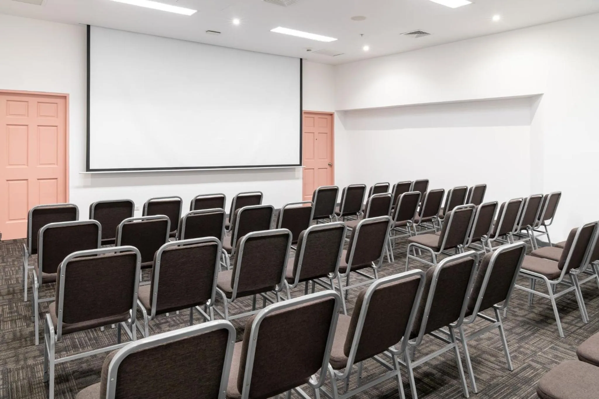 Meeting/conference room in Crowne Plaza Lima by IHG