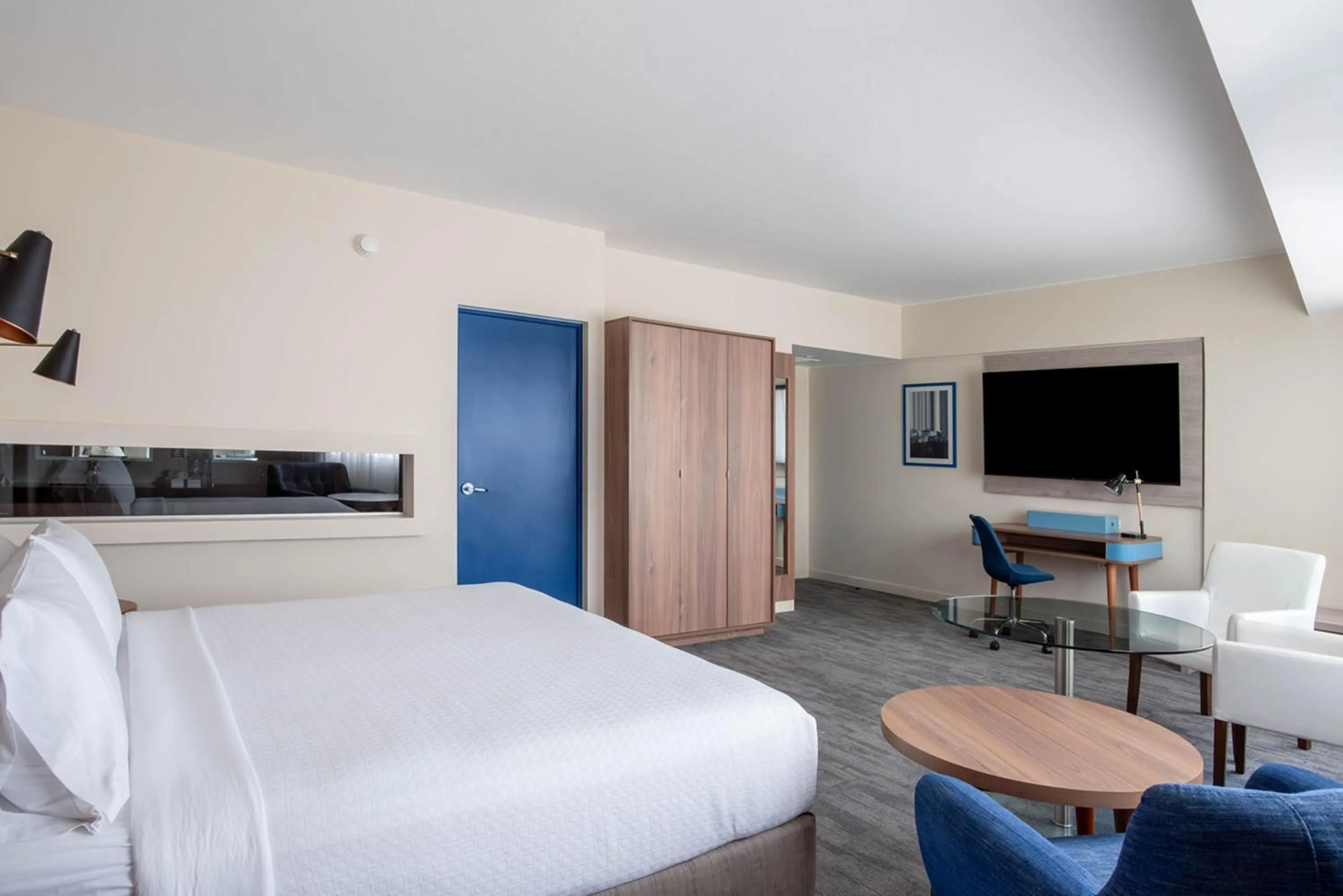 Photo of the whole room, Bed in Crowne Plaza Lima by IHG