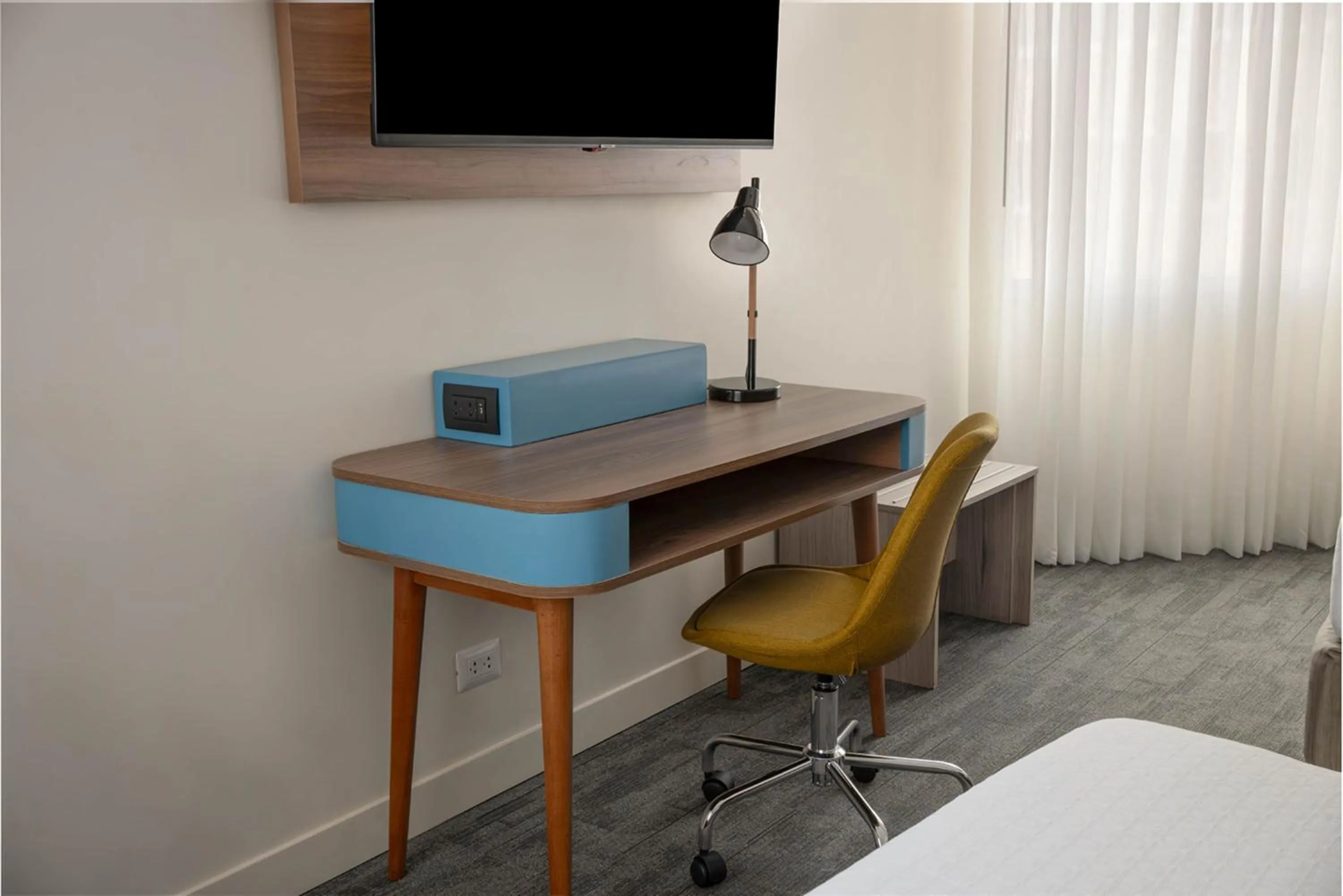 TV and multimedia in Crowne Plaza Lima by IHG