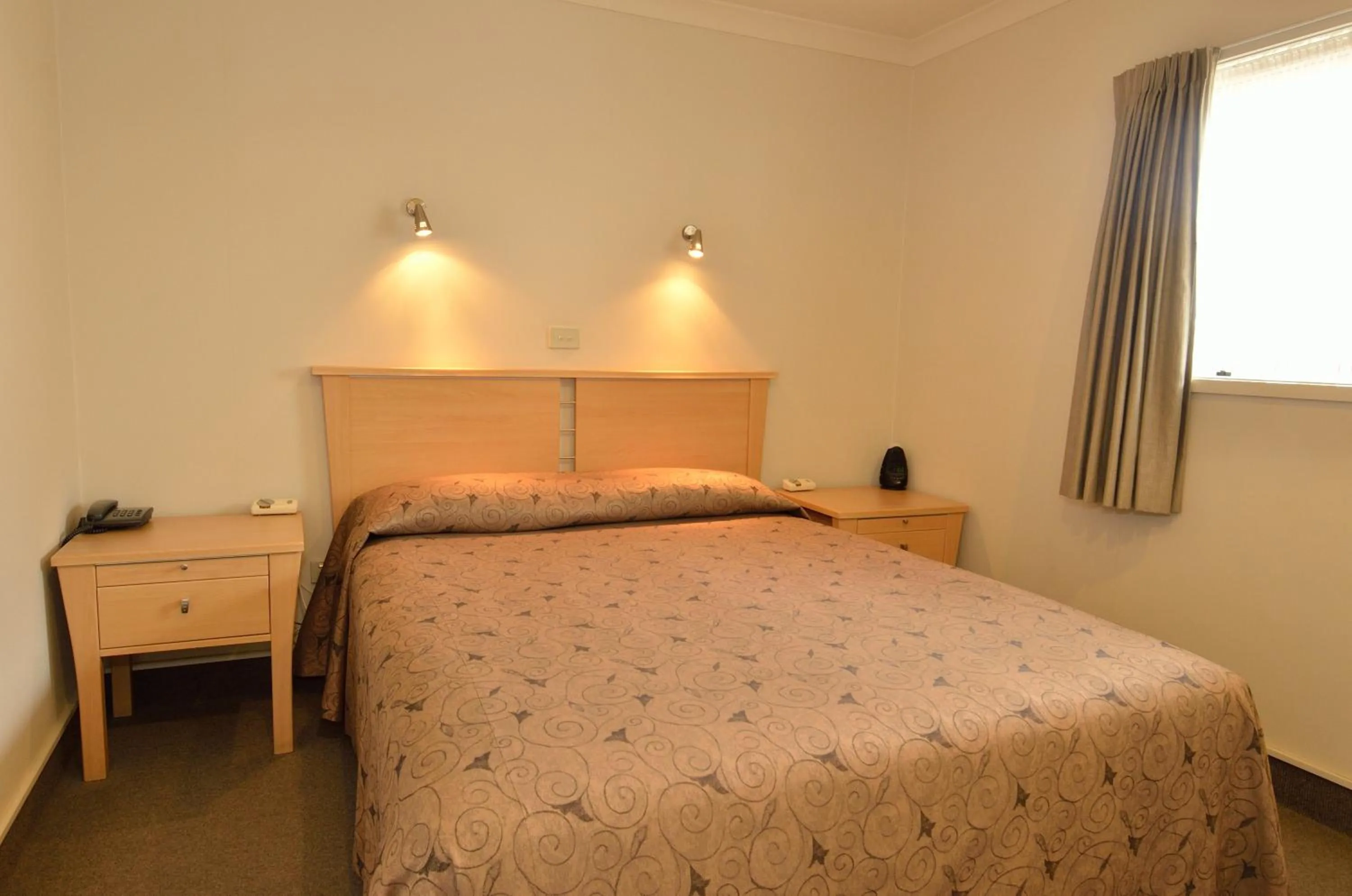 Day, Bed in Senator Motor Inn