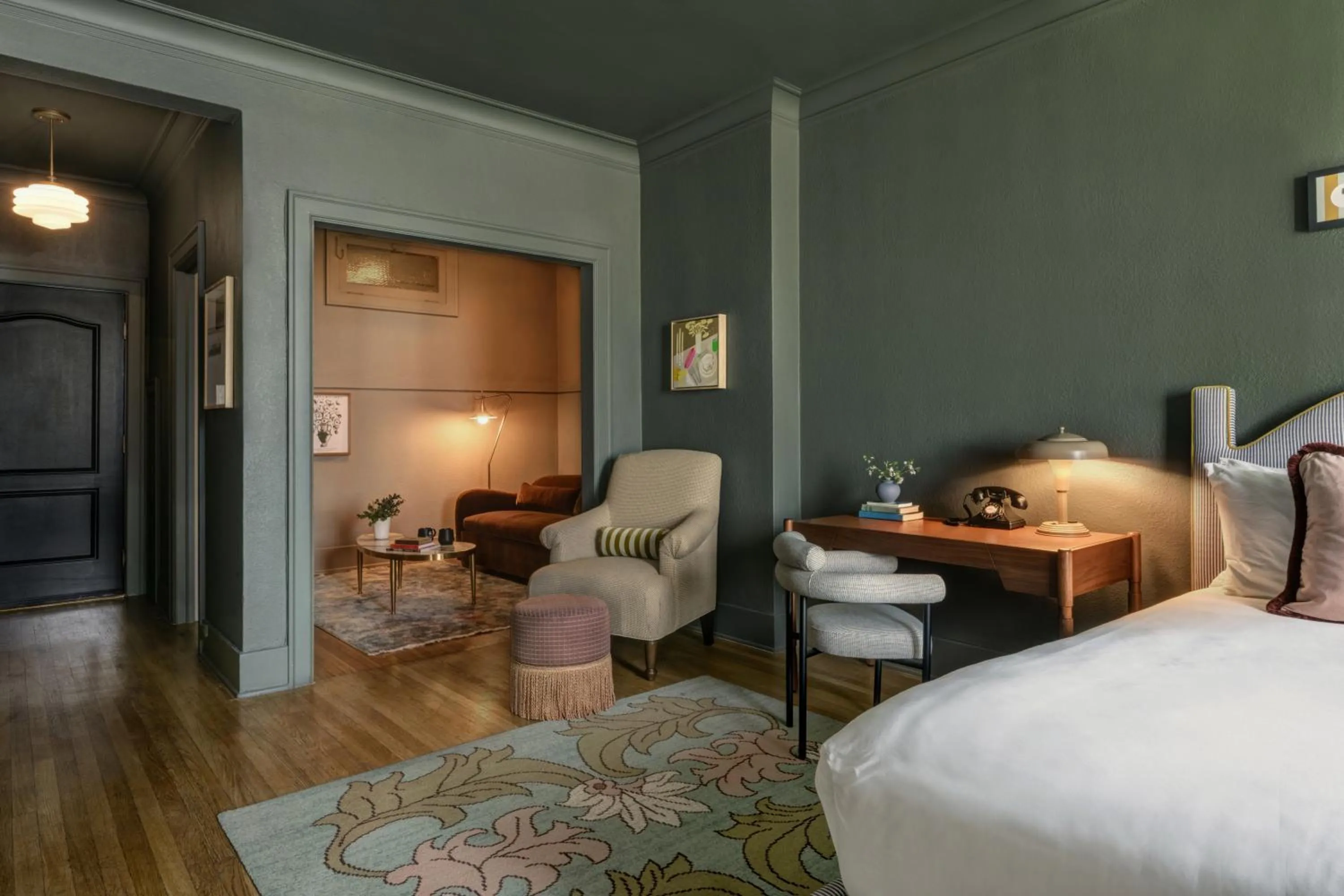 Guests, Bed in MarQueen Hotel - NEWLY RENOVATED