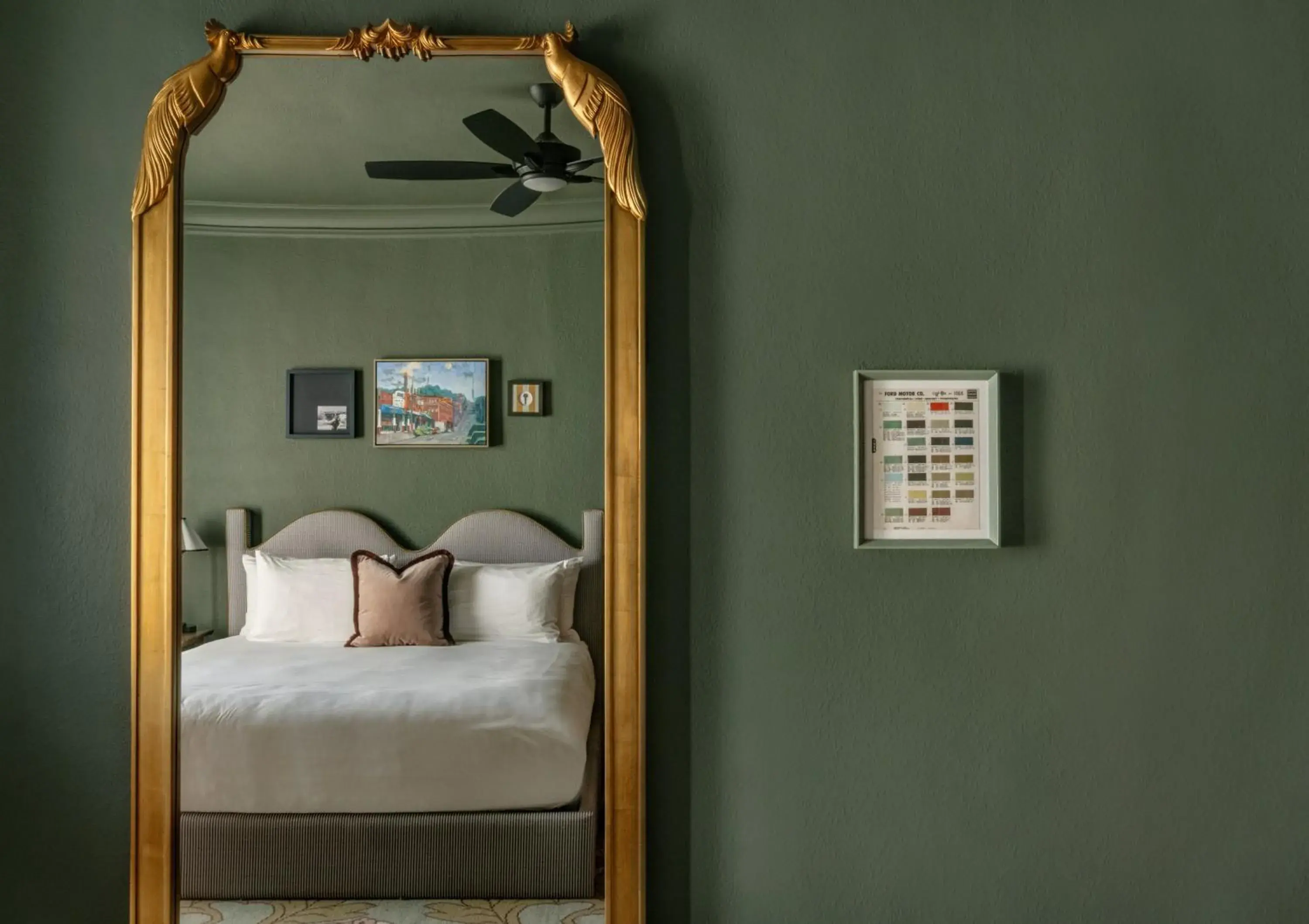 Guests, Bed in MarQueen Hotel - NEWLY RENOVATED Guests, Bed in MarQueen Hotel - NEWLY RENOVATED