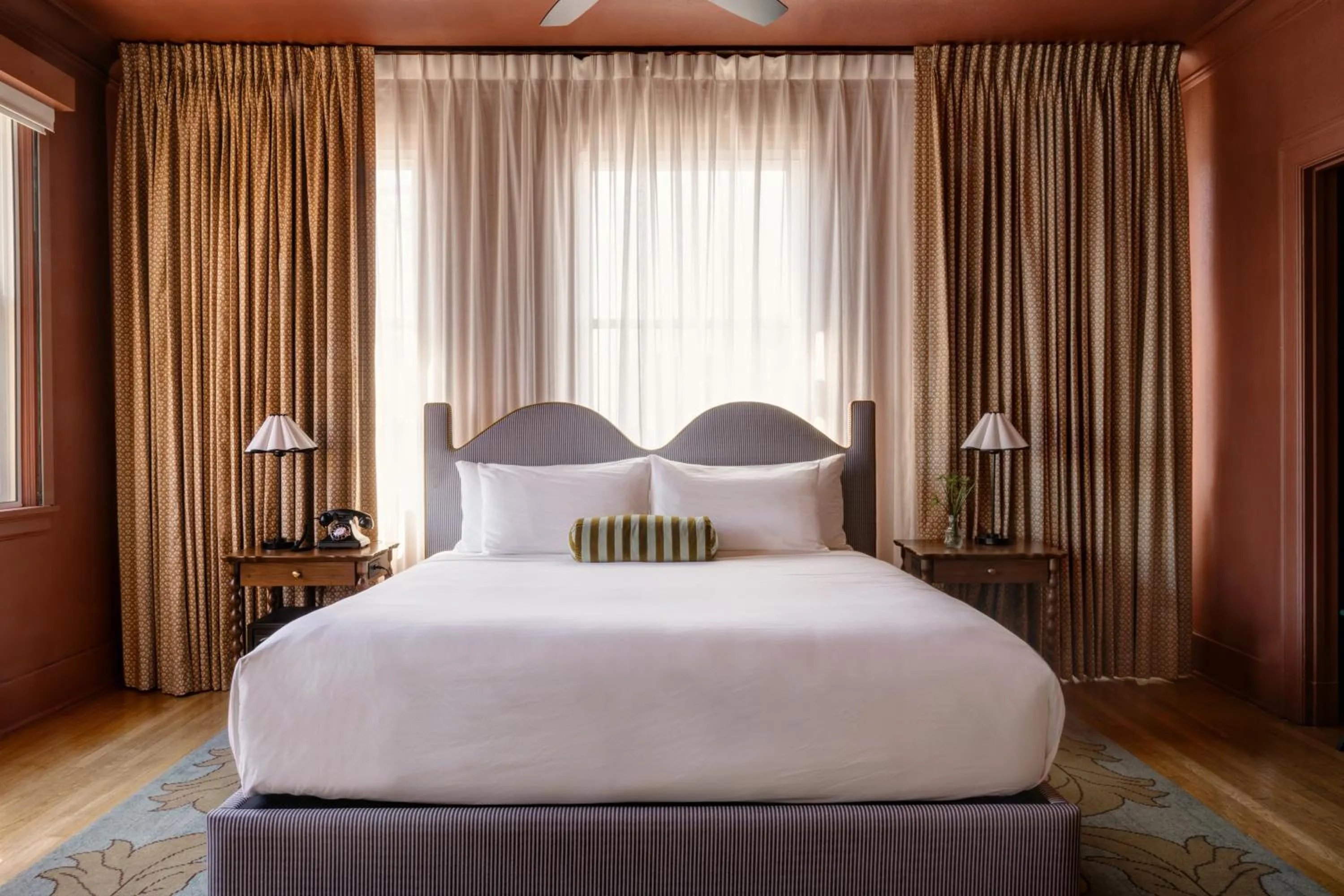 Guests, Bed in MarQueen Hotel - NEWLY RENOVATED