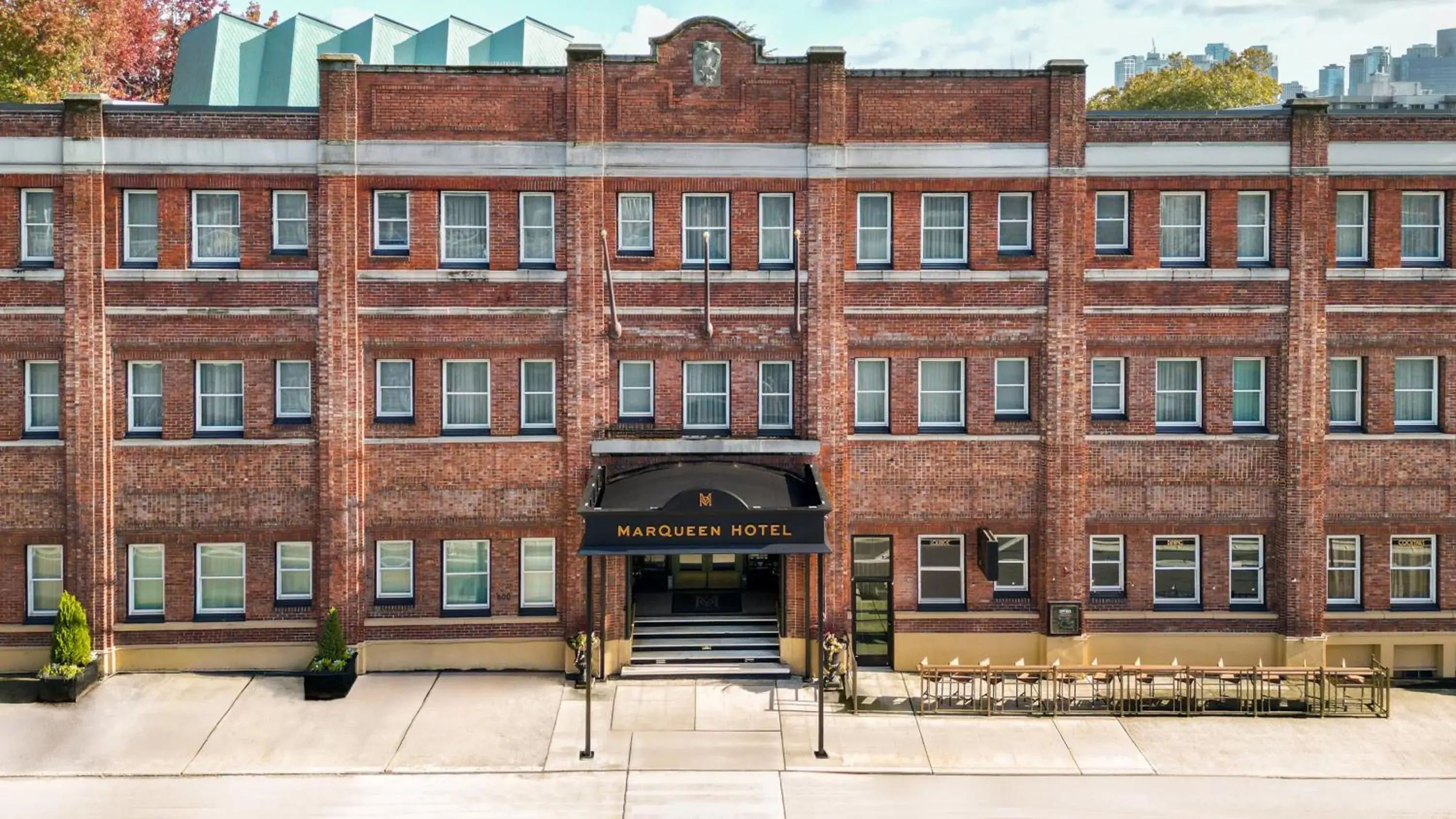 Property building in MarQueen Hotel - NEWLY RENOVATED Property building in MarQueen Hotel - NEWLY RENOVATED