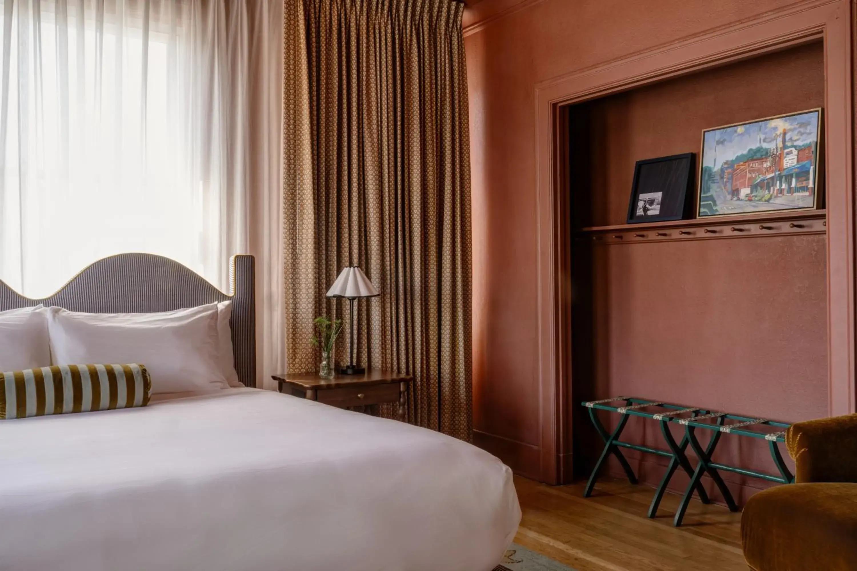 Guests, Bed in MarQueen Hotel - NEWLY RENOVATED Guests, Bed in MarQueen Hotel - NEWLY RENOVATED