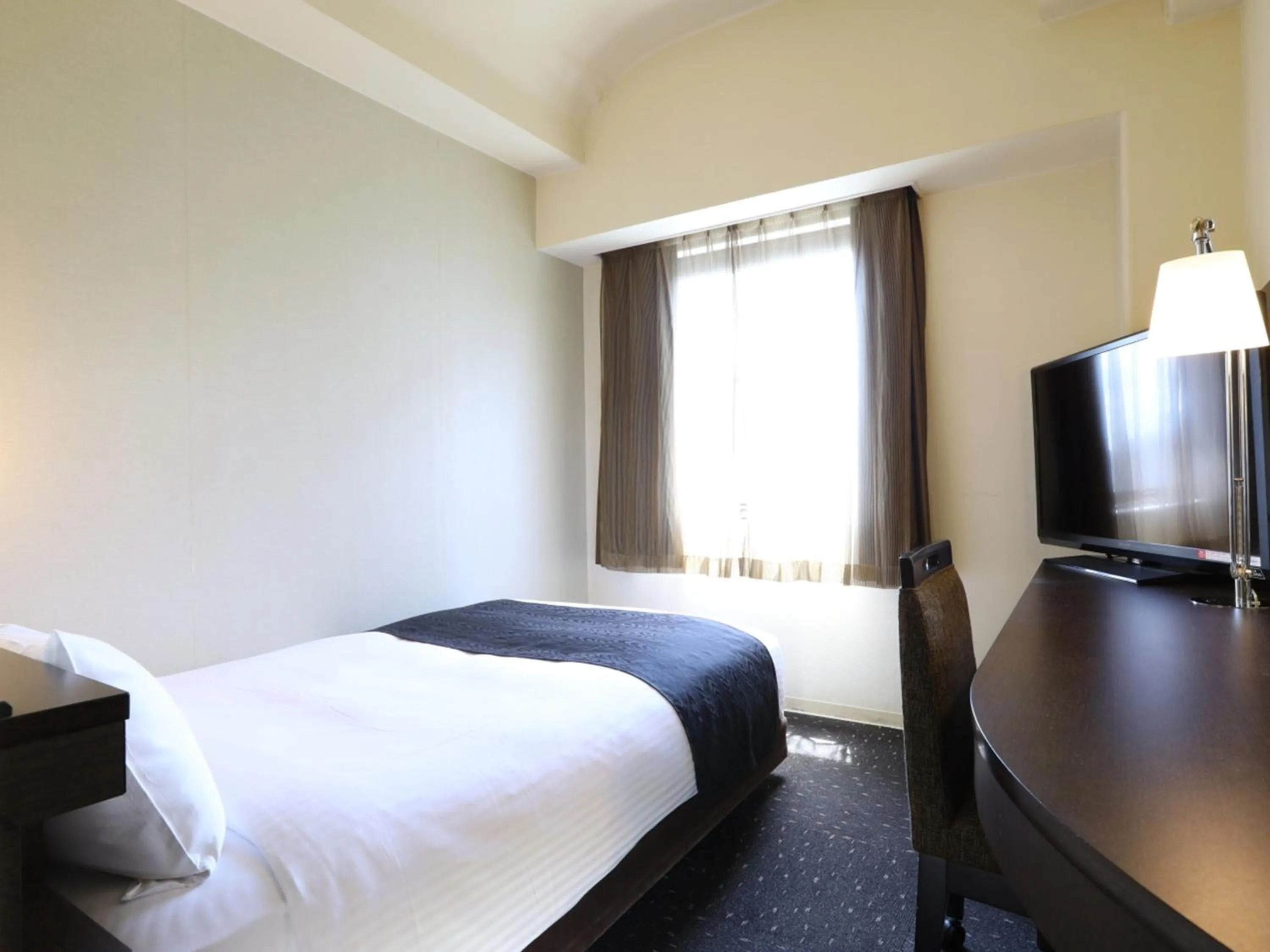 Photo of the whole room, Bed in APA Hotel Sagamihara Hashimoto Ekimae