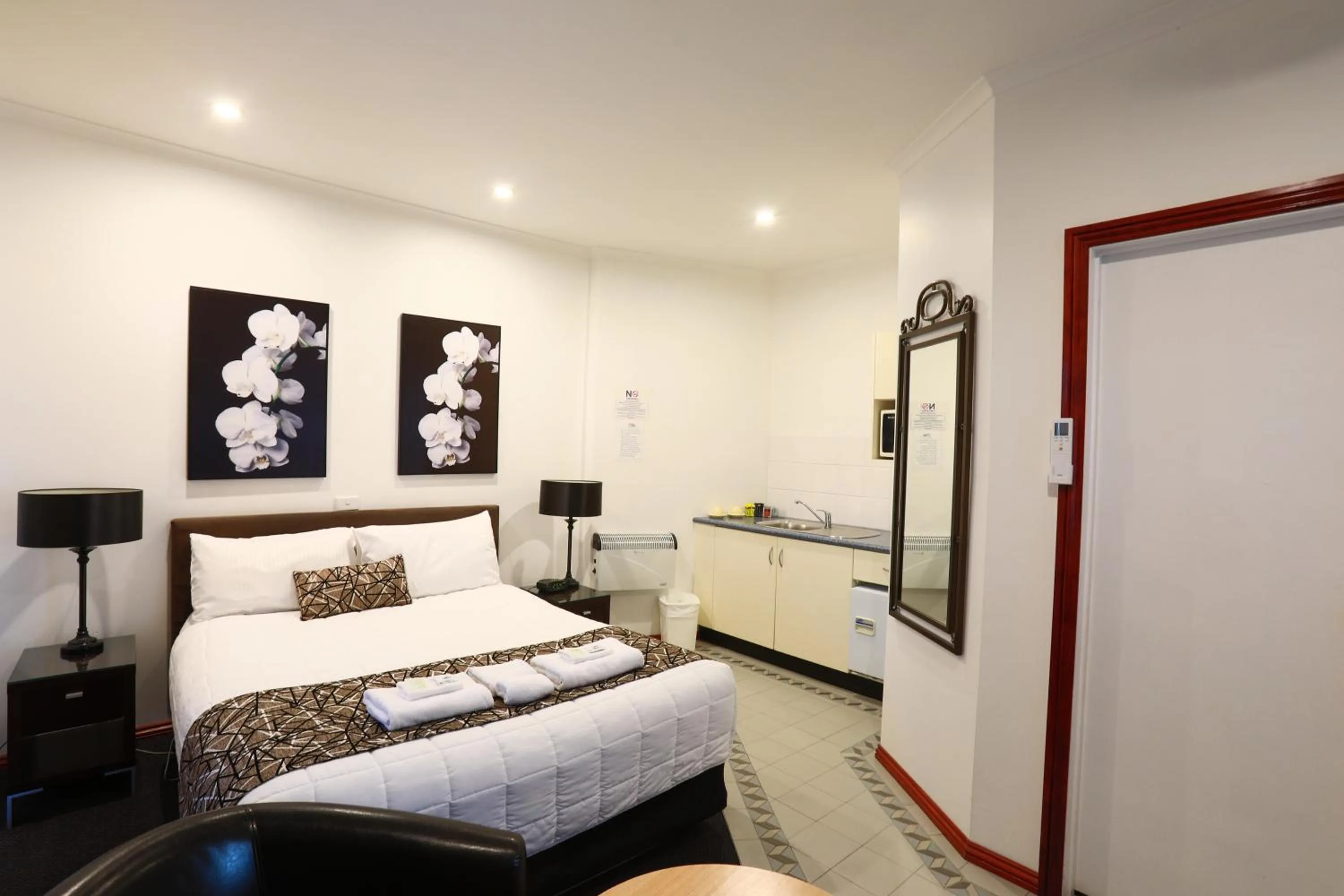 Bed in The Esplanade Motel