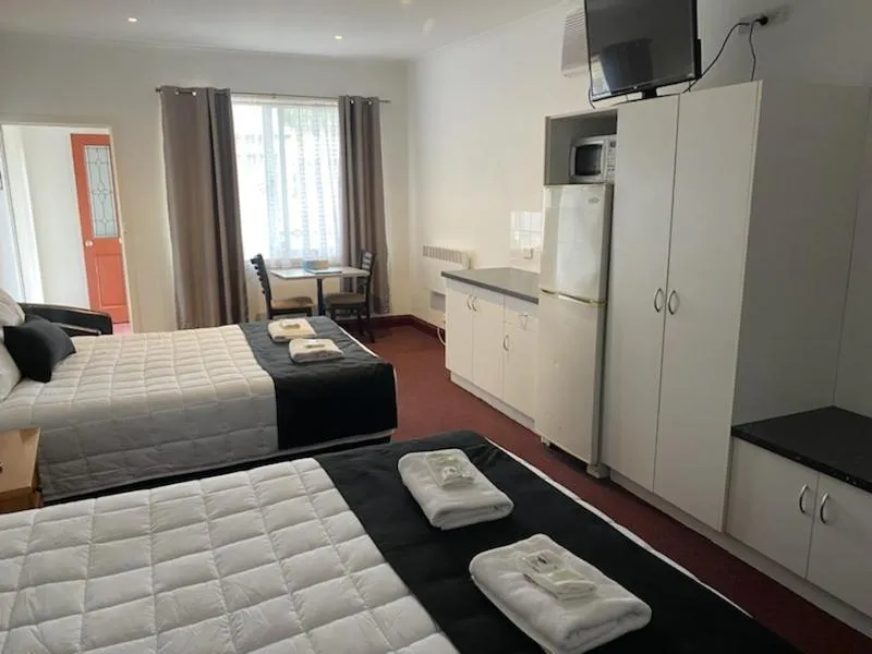 Bed in The Esplanade Motel