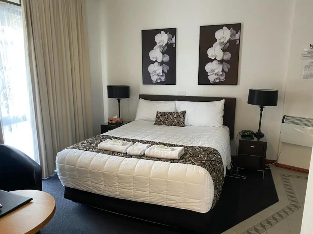 Bed in The Esplanade Motel