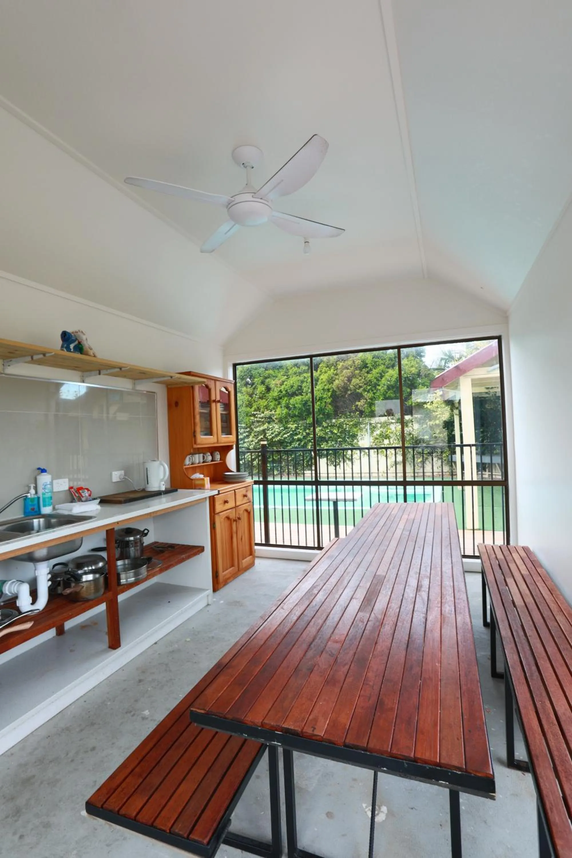 Communal kitchen in The Esplanade Motel