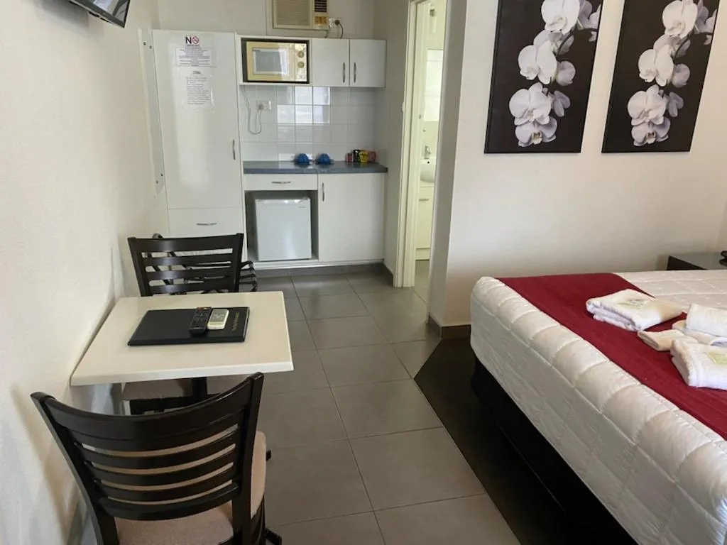 Bed in The Esplanade Motel