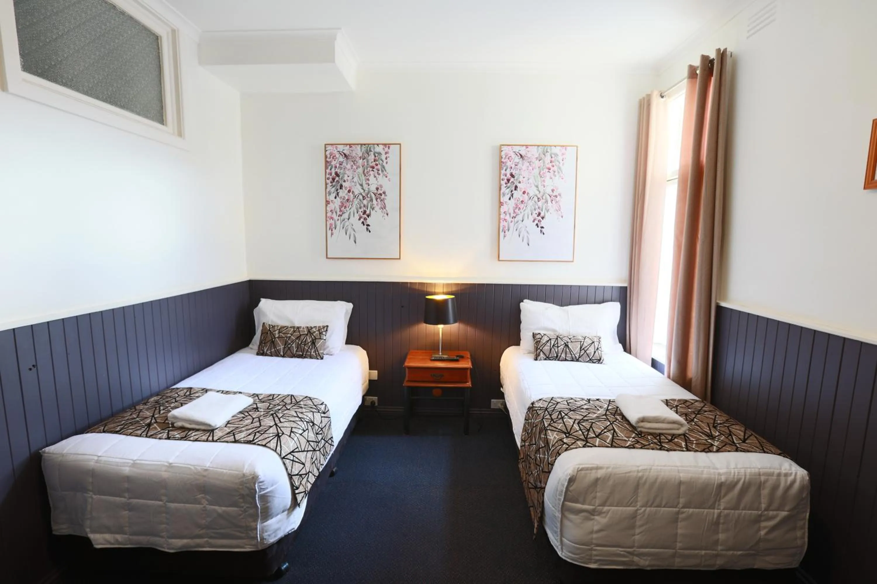 Bed in The Esplanade Motel