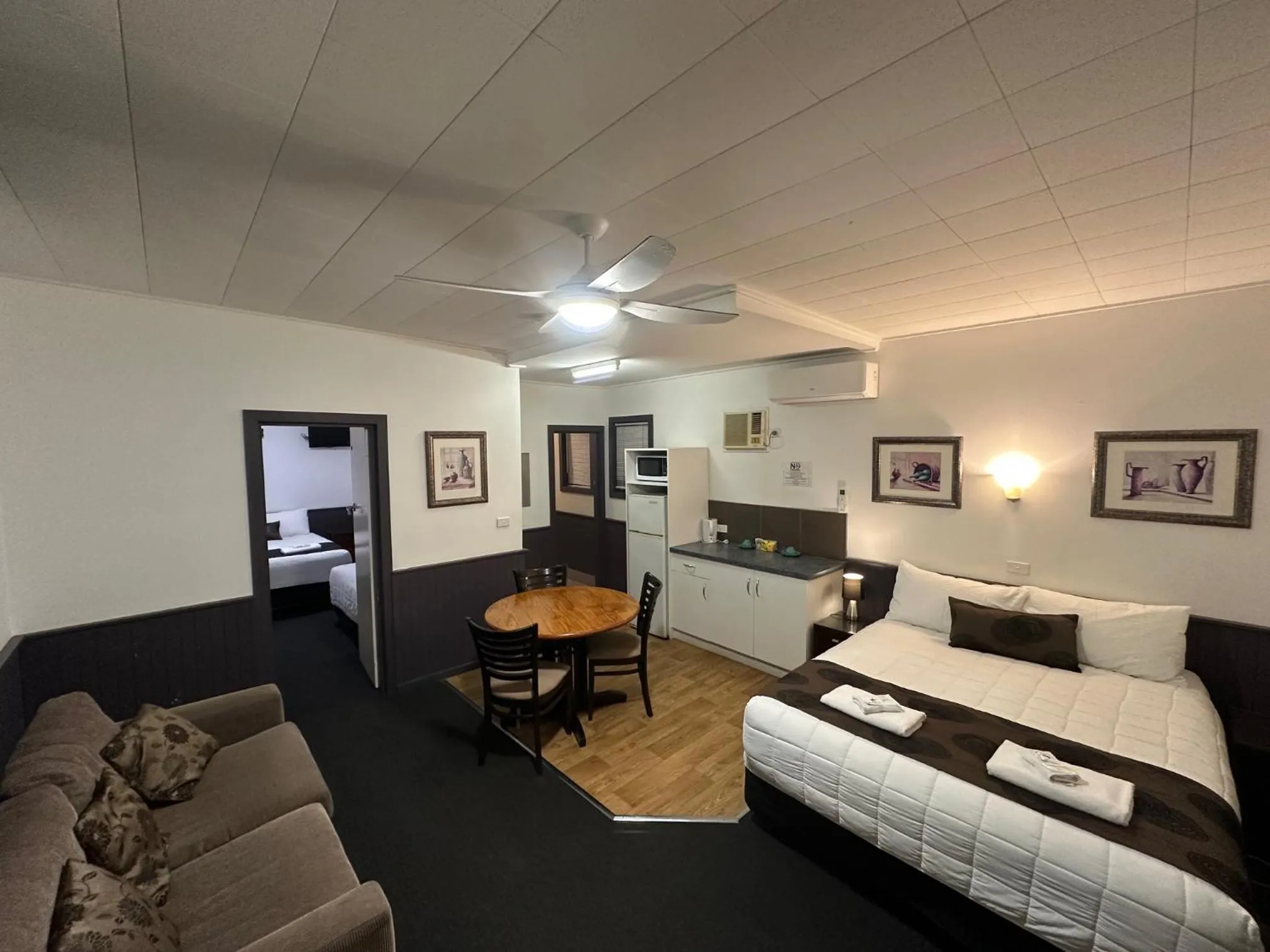 Bed in The Esplanade Motel