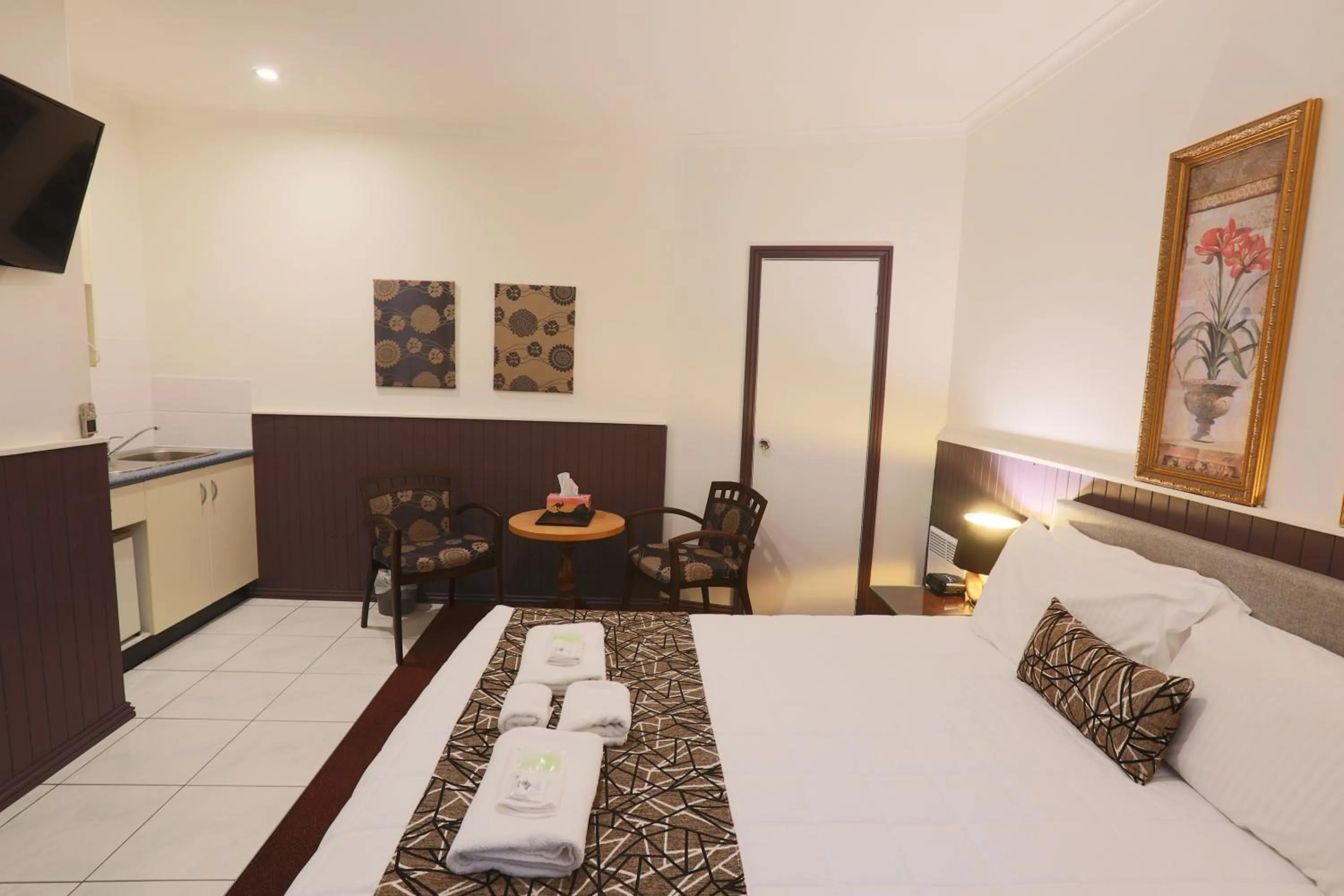 Bed in The Esplanade Motel