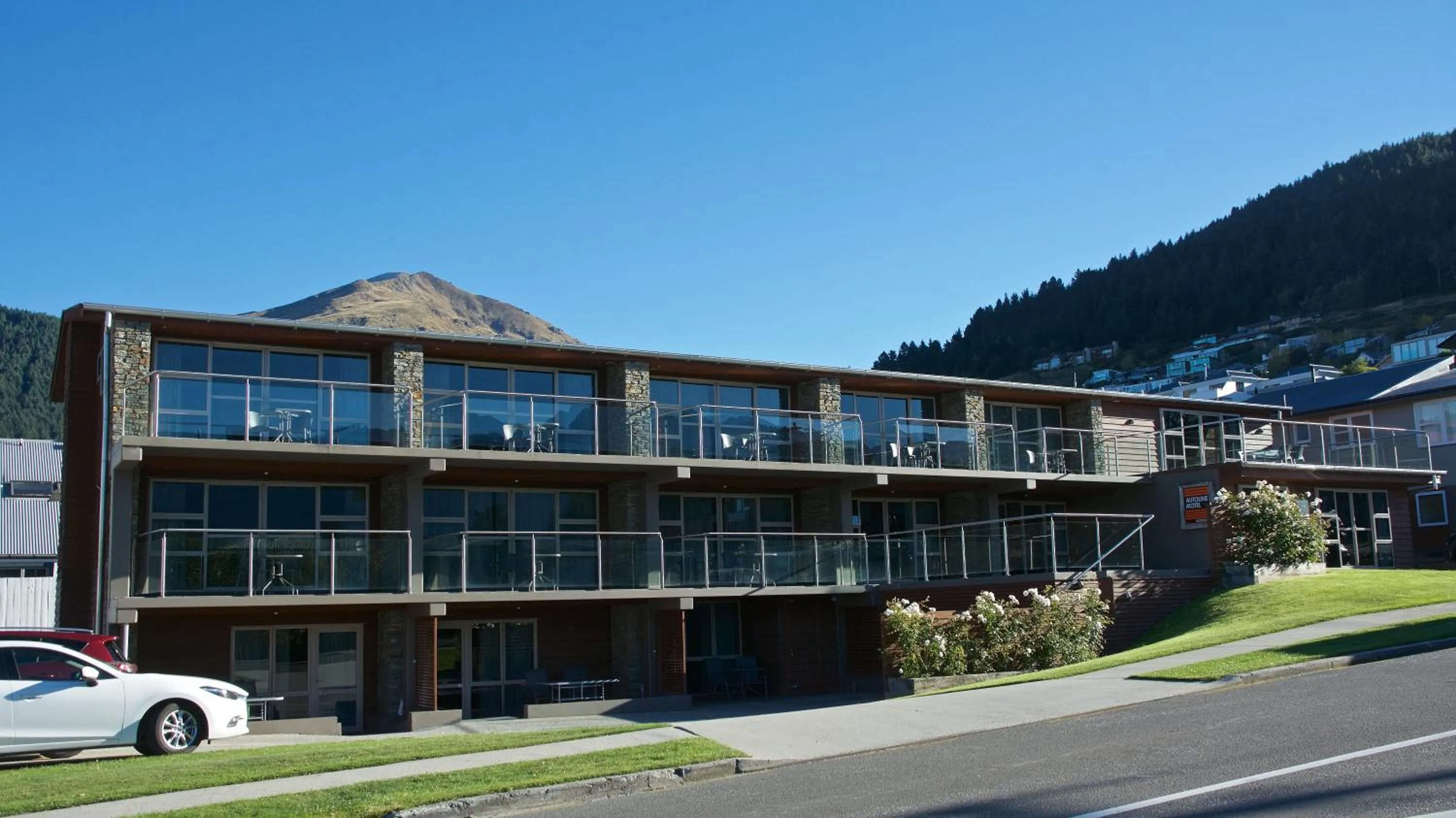 Property building in Autoline Motel Queenstown