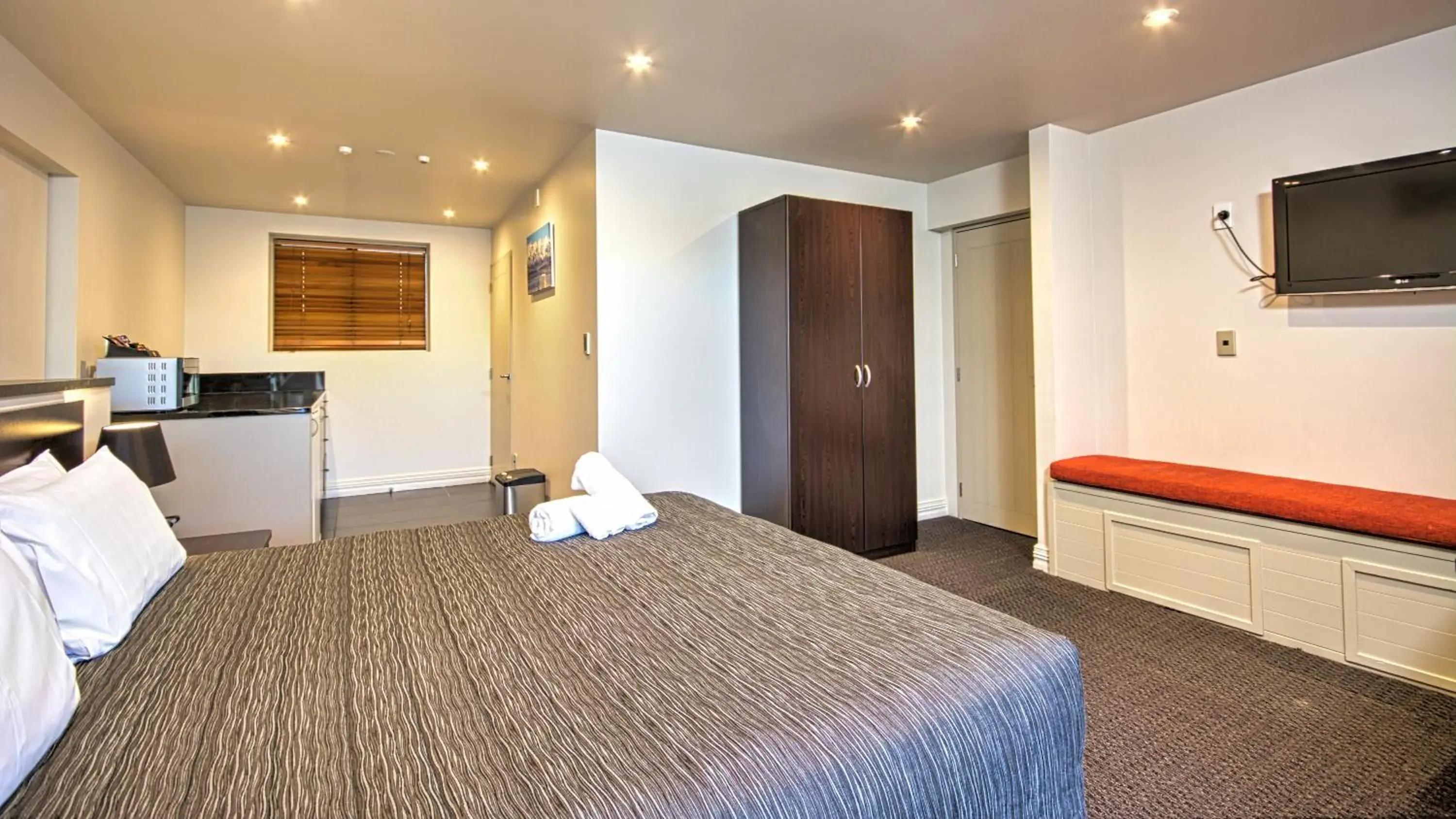 Studio with spa bath- Ground Floor in Autoline Motel Queenstown Studio with spa bath- Ground Floor in Autoline Motel Queenstown