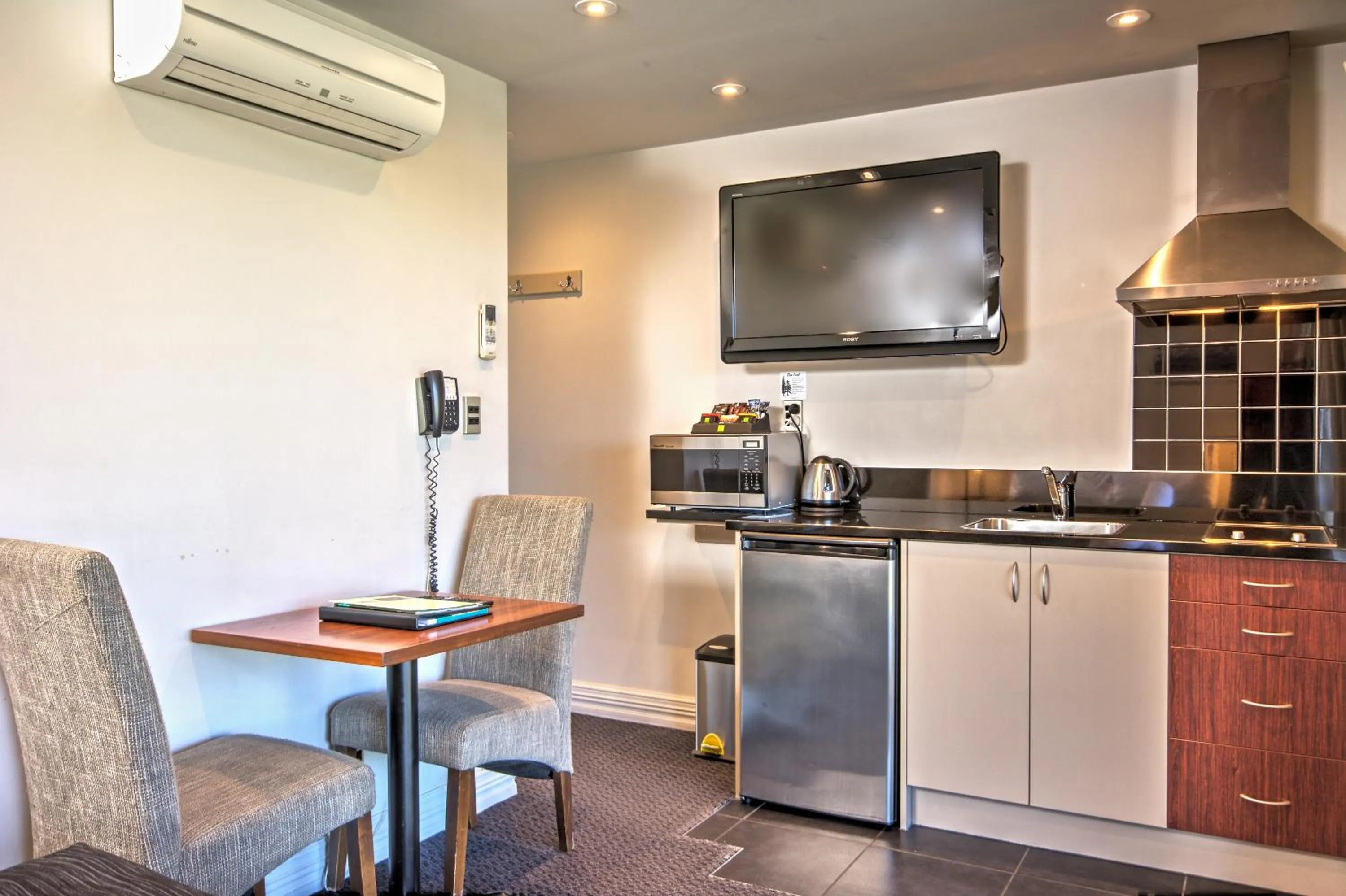 Kitchen or kitchenette in Autoline Motel Queenstown