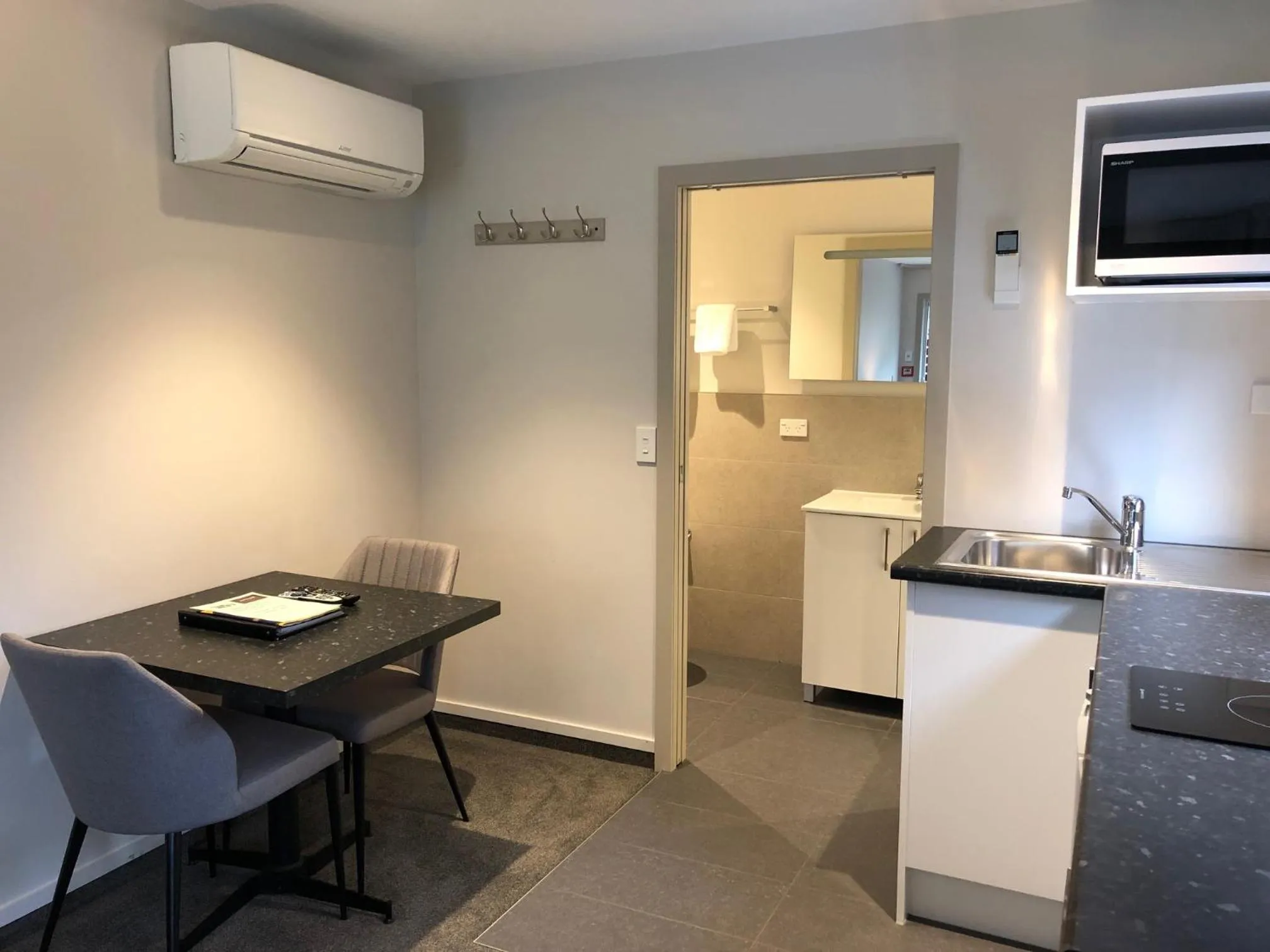 Kitchen or kitchenette in Autoline Motel Queenstown