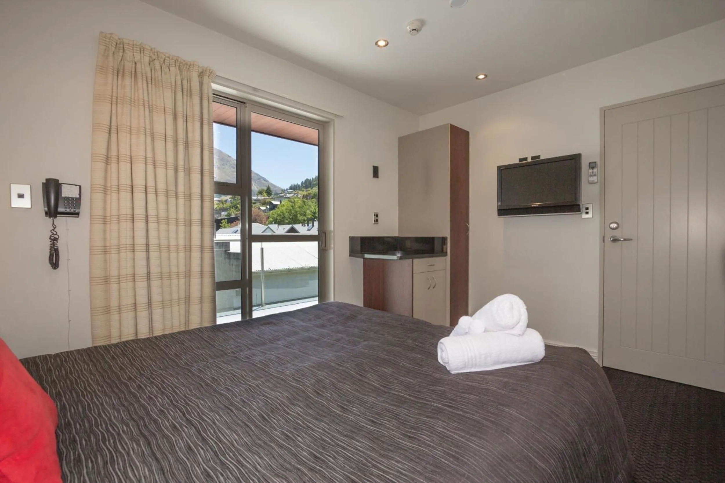 Bed in Autoline Motel Queenstown